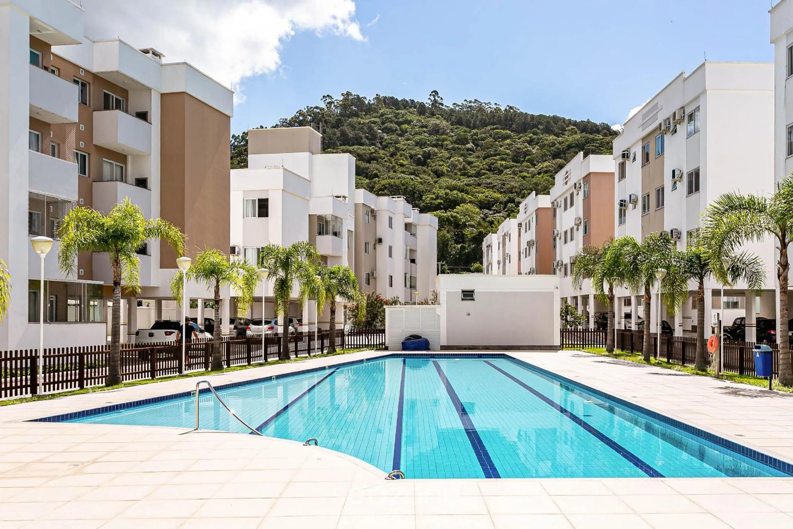 Swimming pool in Apto em cond com piscina em Canasvieiras RPC301