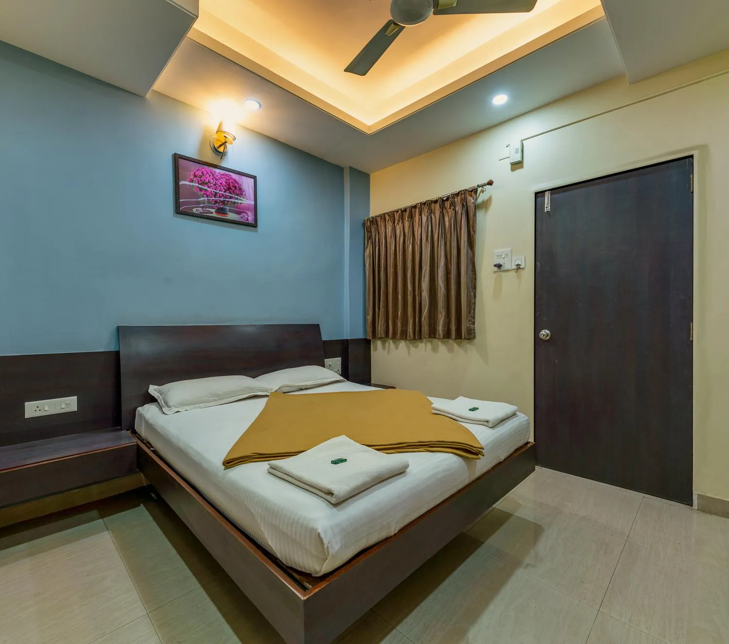 Hotel RadhaKrishna-Couple Friendly
