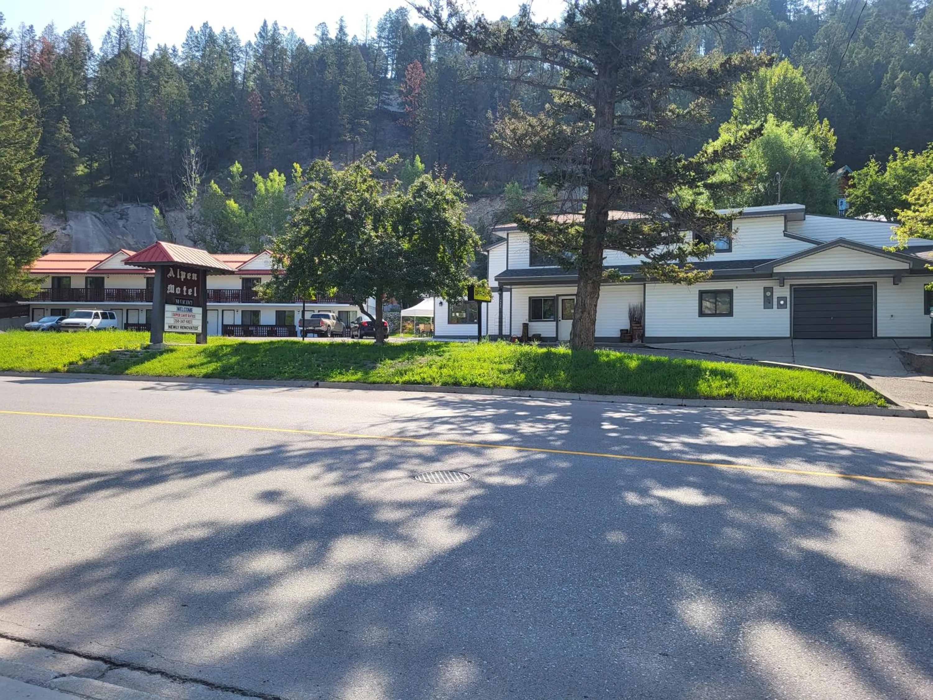 Property building in Alpen Motel