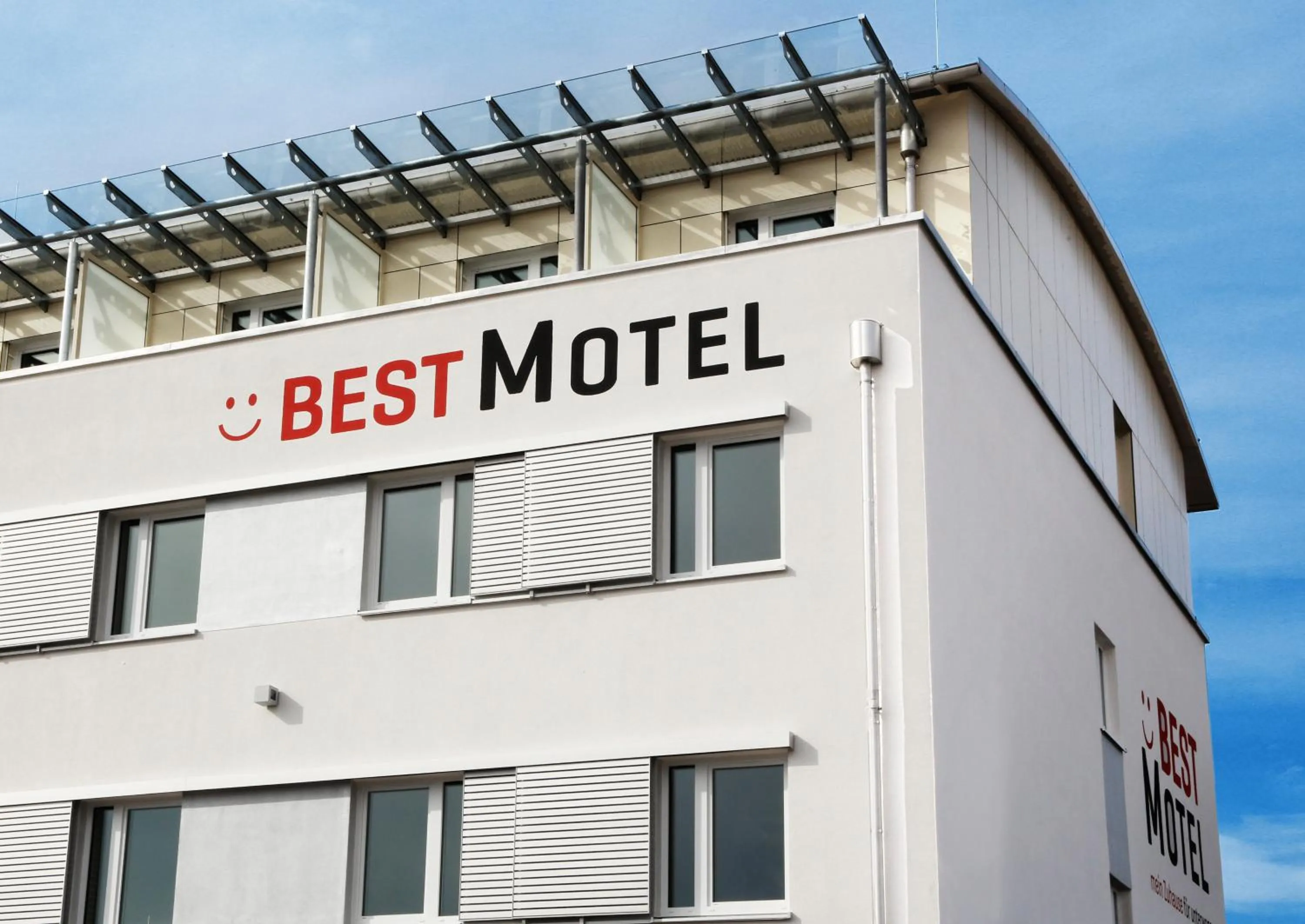 Facade/entrance in Best Motel
