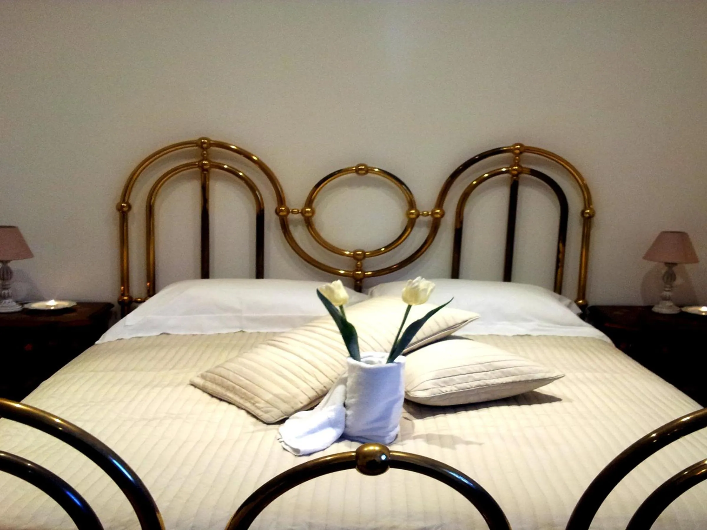 Bedroom, Bed in Alfieri Cottage