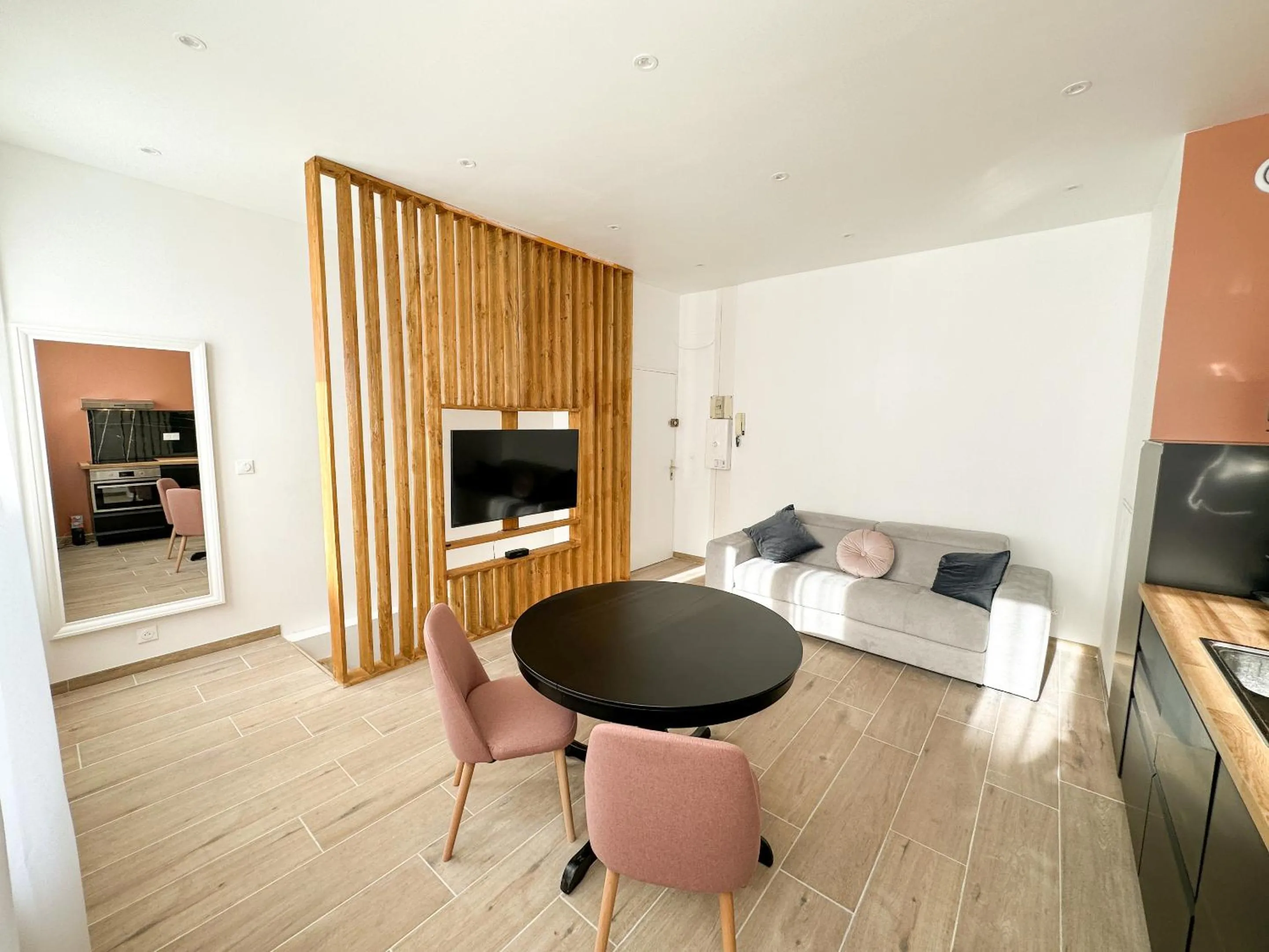Living room in Le Bijou - Appartement, Sauna et Jacuzzi - Lille