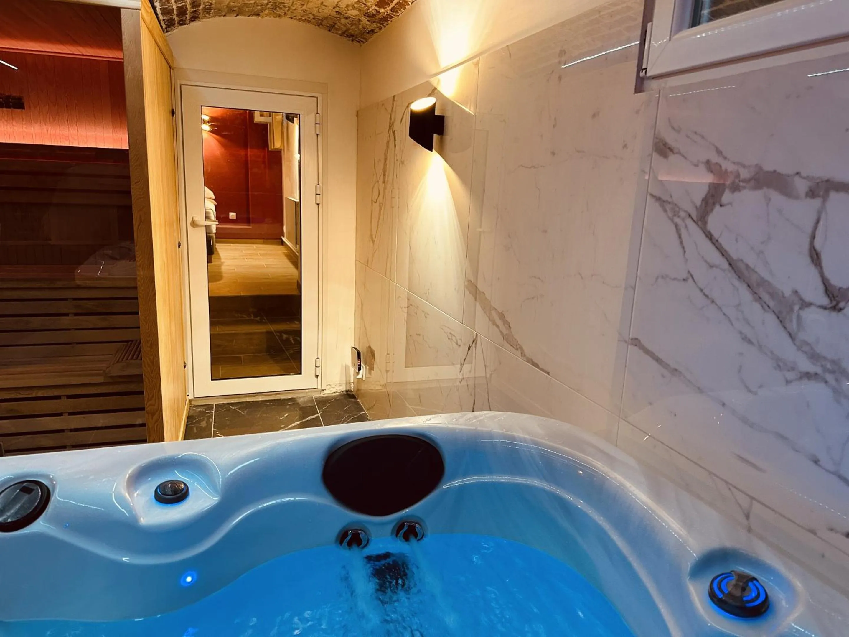 Bathroom in Le Bijou - Appartement, Sauna et Jacuzzi - Lille