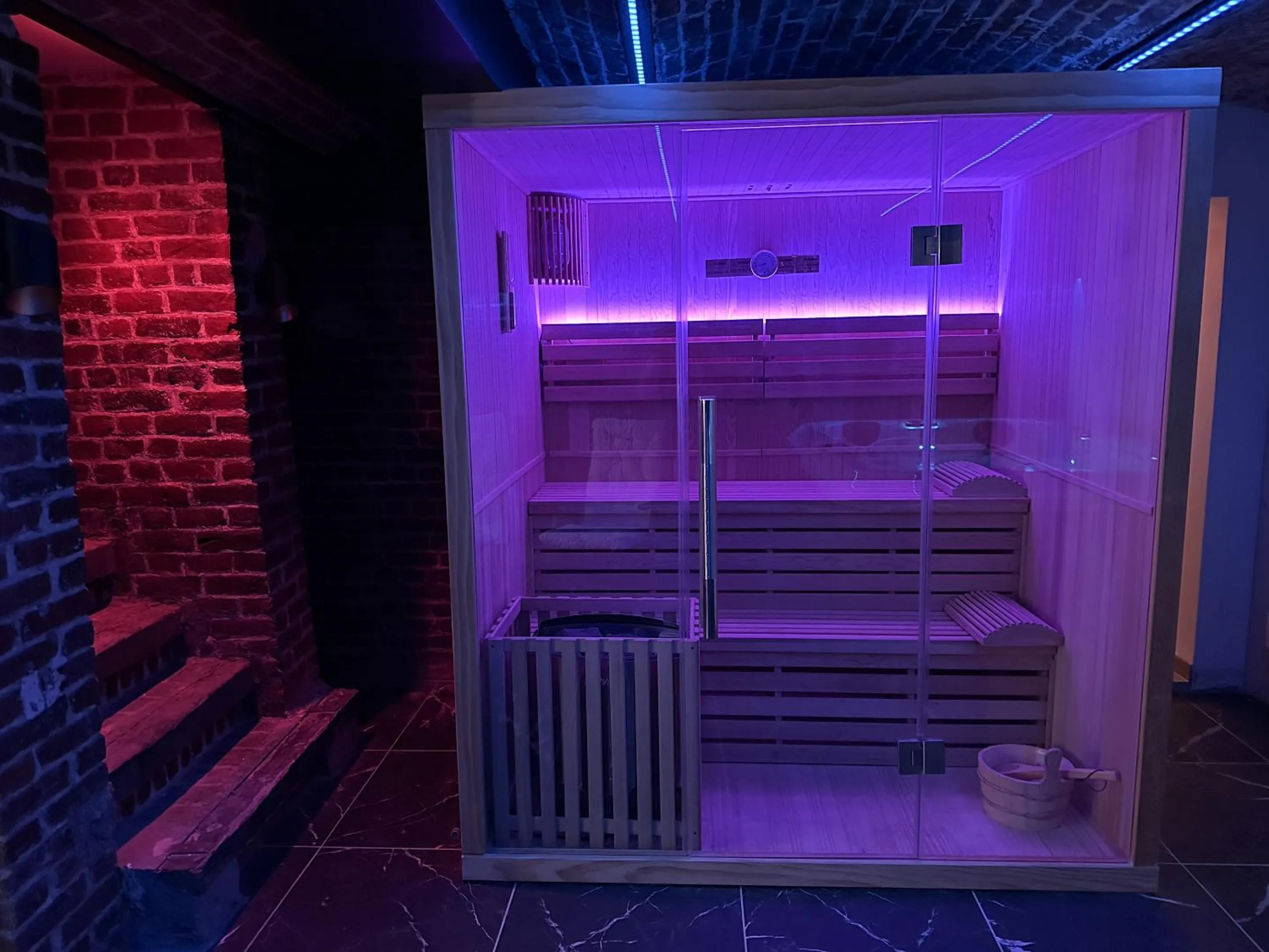 Spa and wellness centre/facilities in Le Bijou - Appartement, Sauna et Jacuzzi - Lille