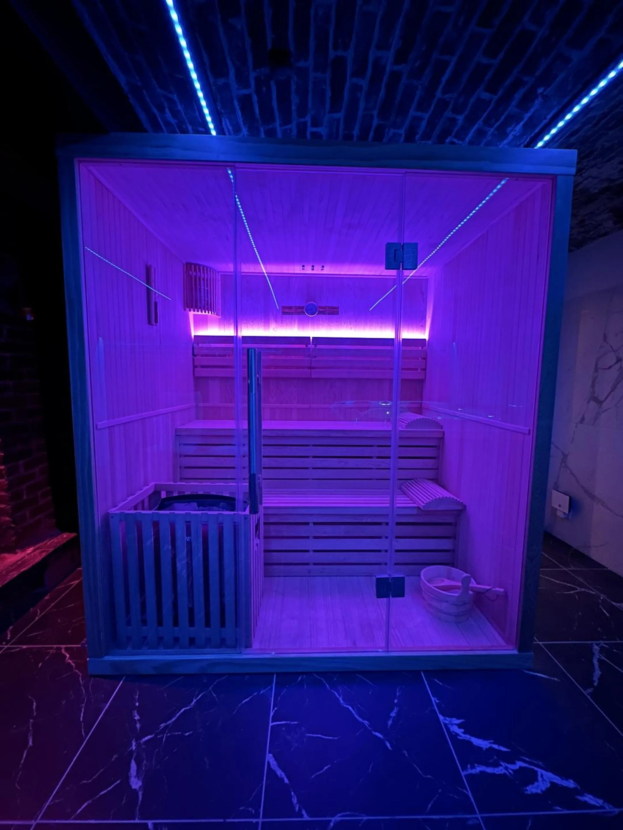 Spa and wellness centre/facilities in Le Bijou - Appartement, Sauna et Jacuzzi - Lille