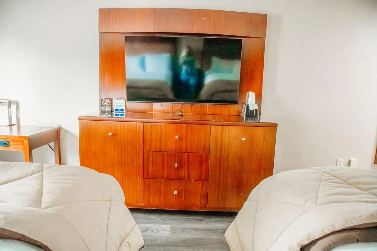 Bed in Country Garden & Suites