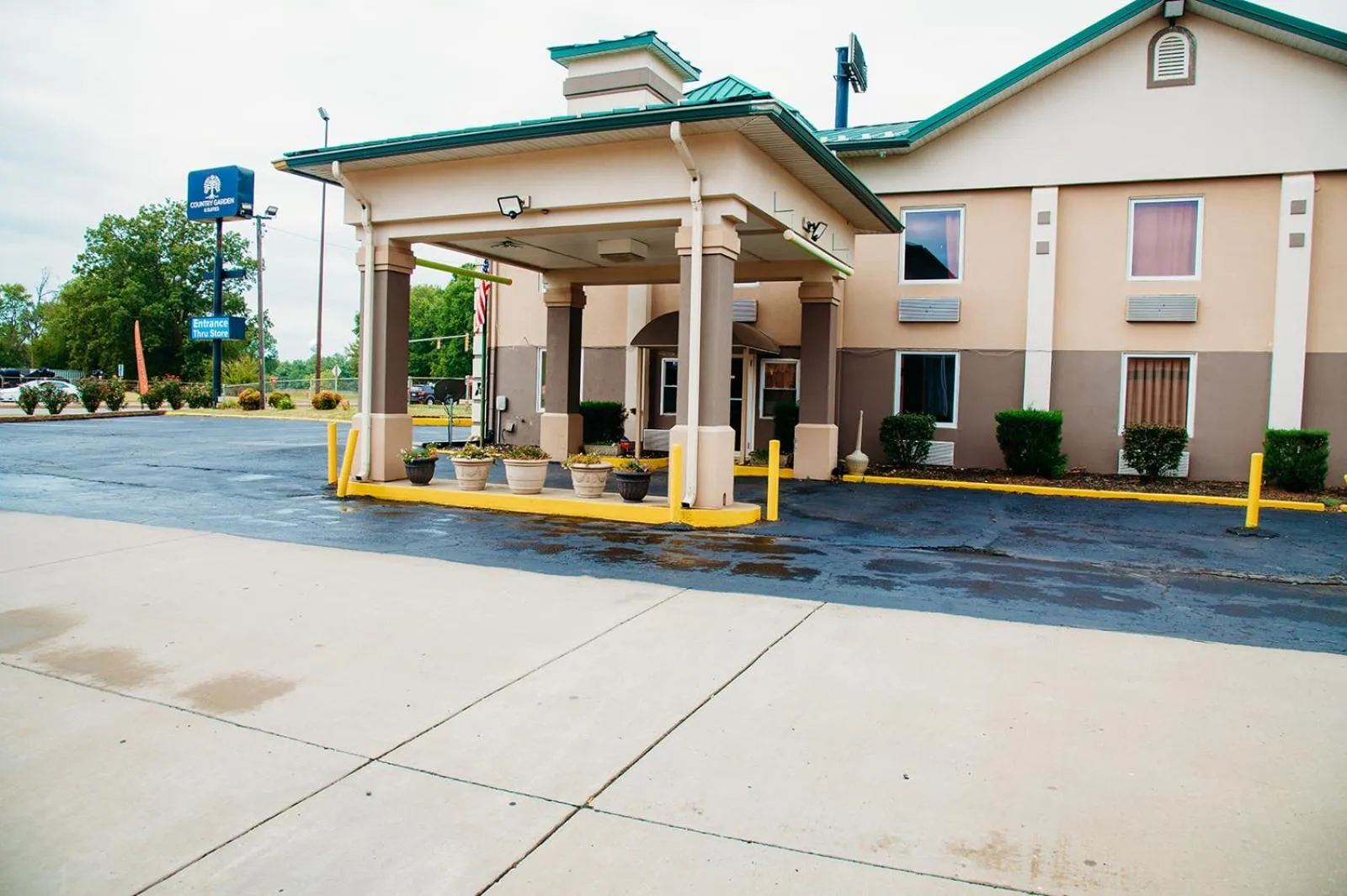 Country Garden & Suites