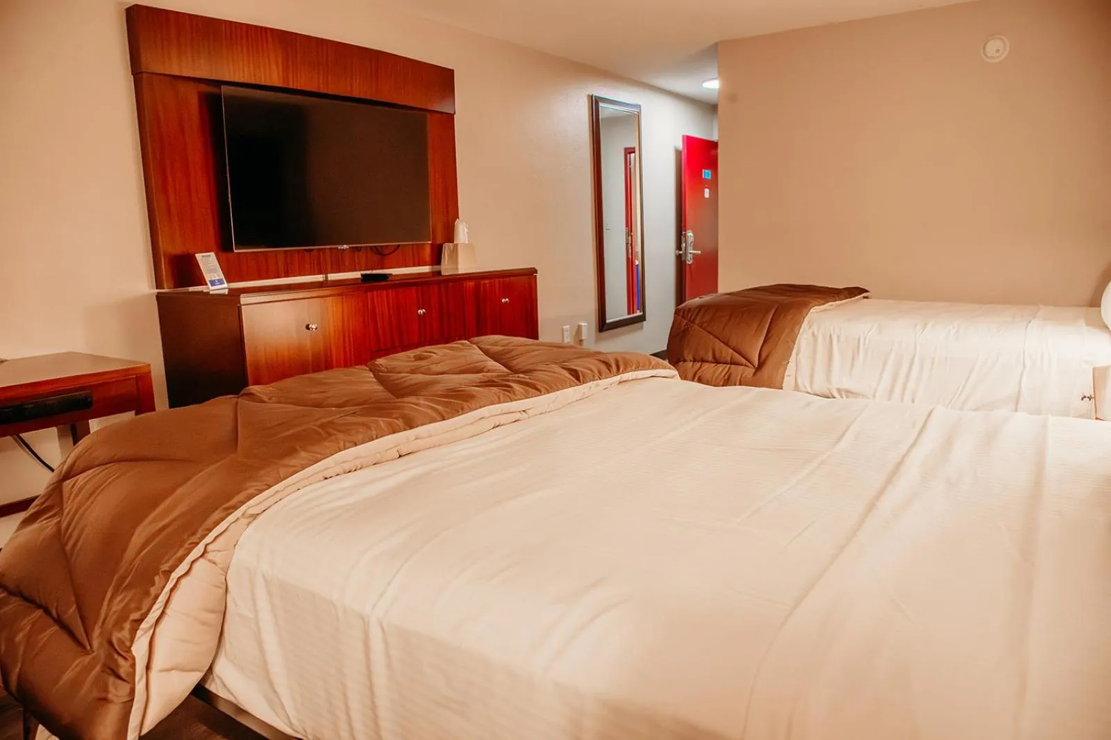 Bed in Country Garden & Suites