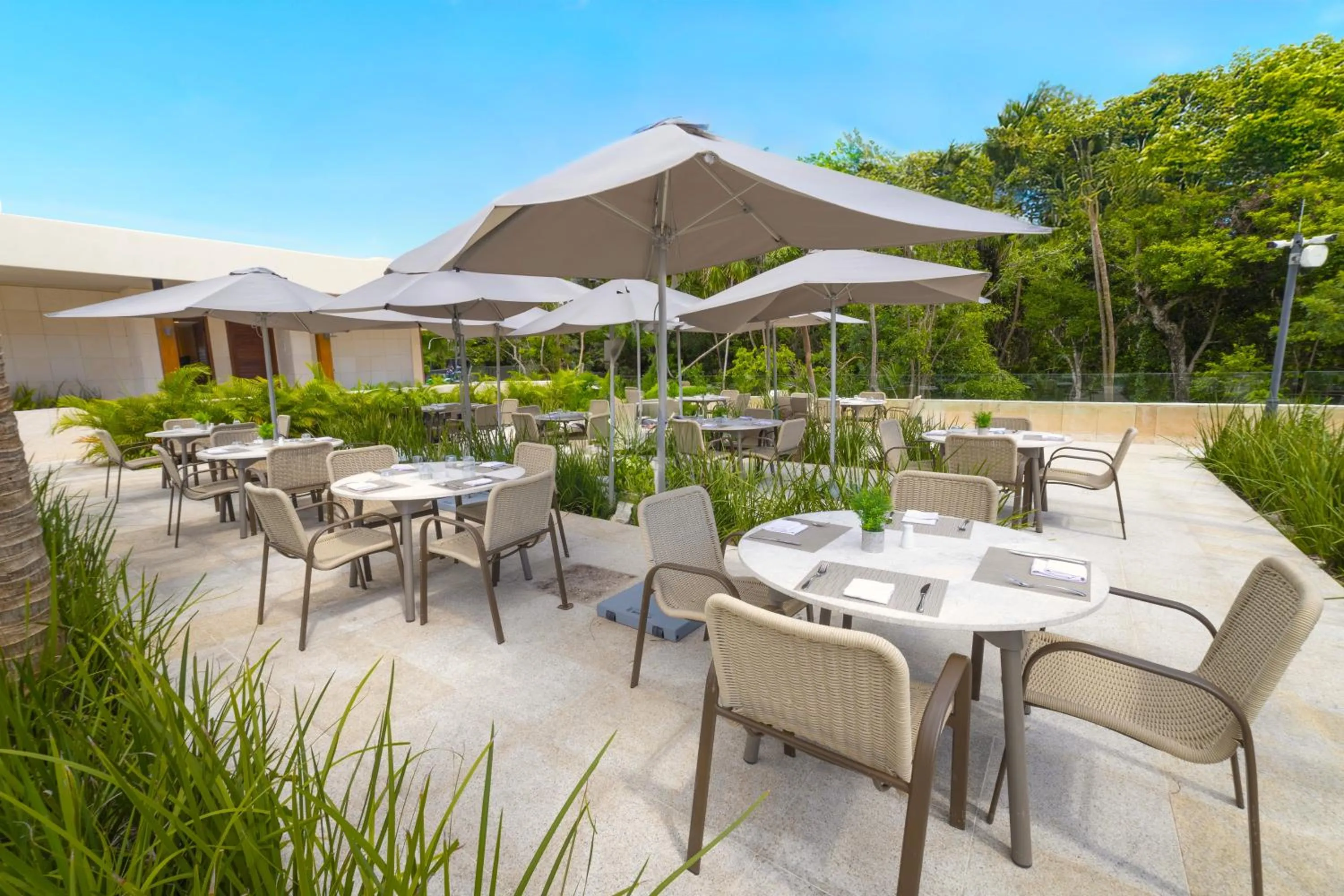 Lounge or bar in Family Selection at Grand Palladium Kantenah Resort & Spa - All Inclusive