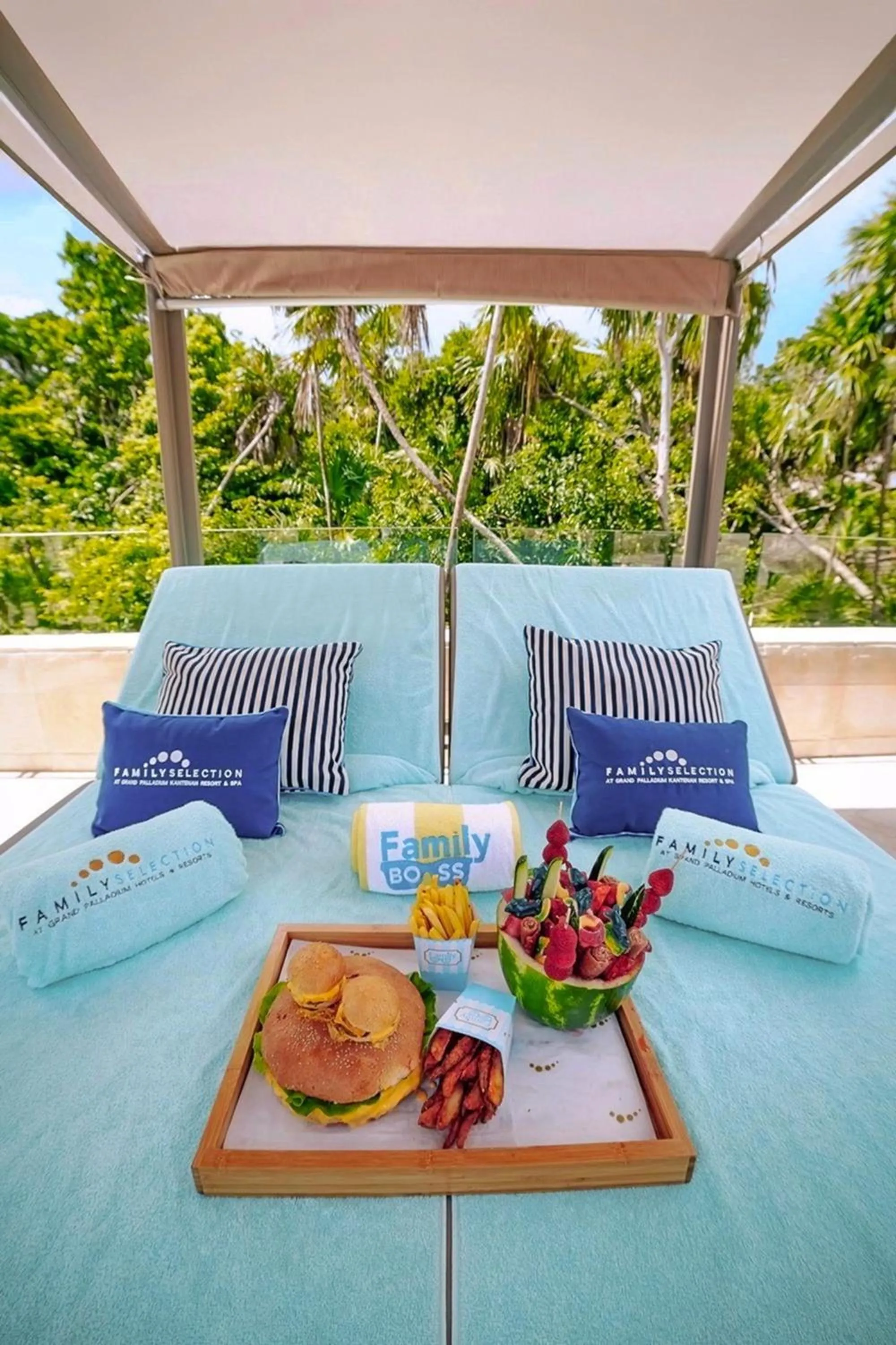 Swimming pool in Family Selection at Grand Palladium Kantenah Resort & Spa - All Inclusive