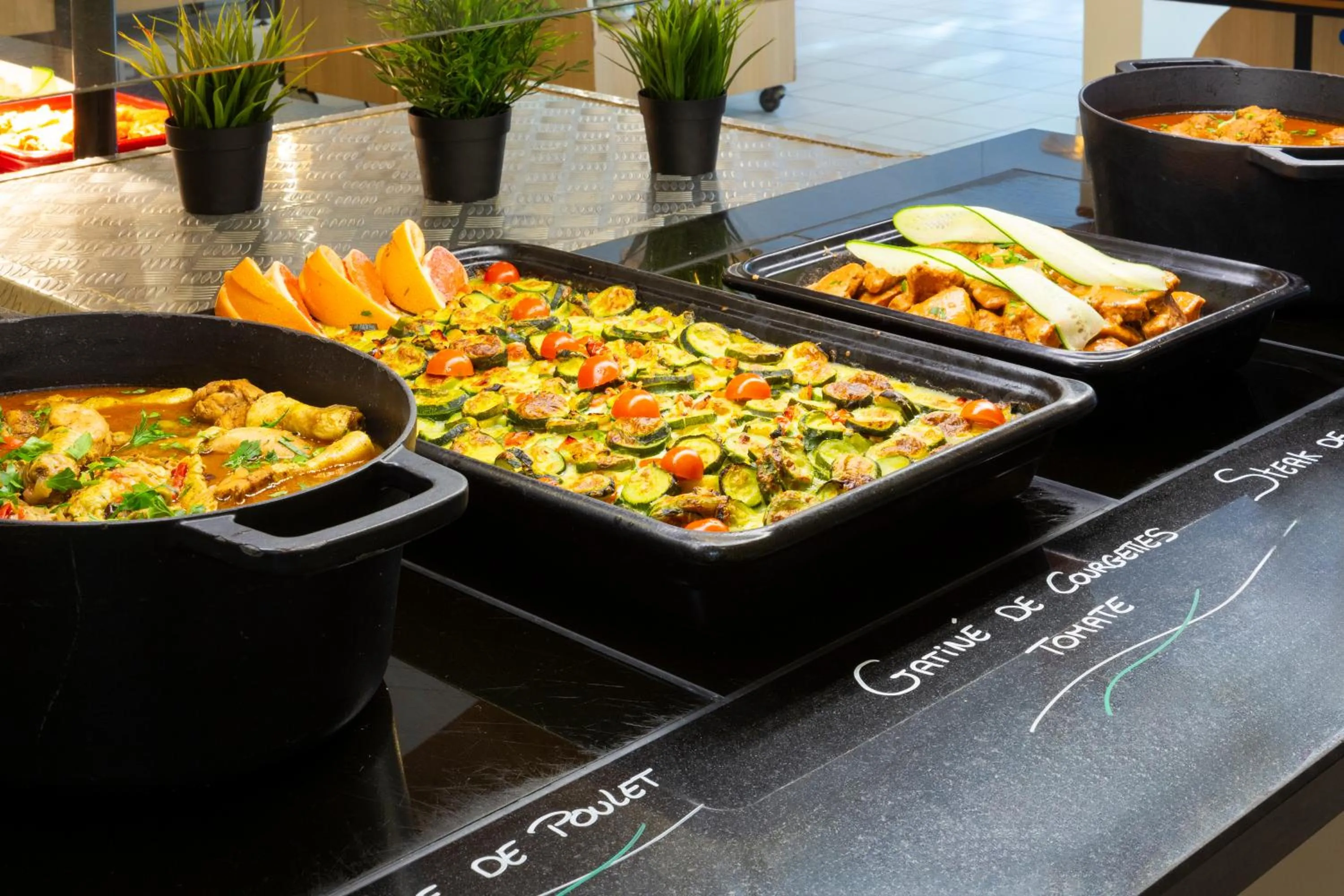 Restaurant/places to eat in SOWELL HÔTELS Les Jardins du Cap