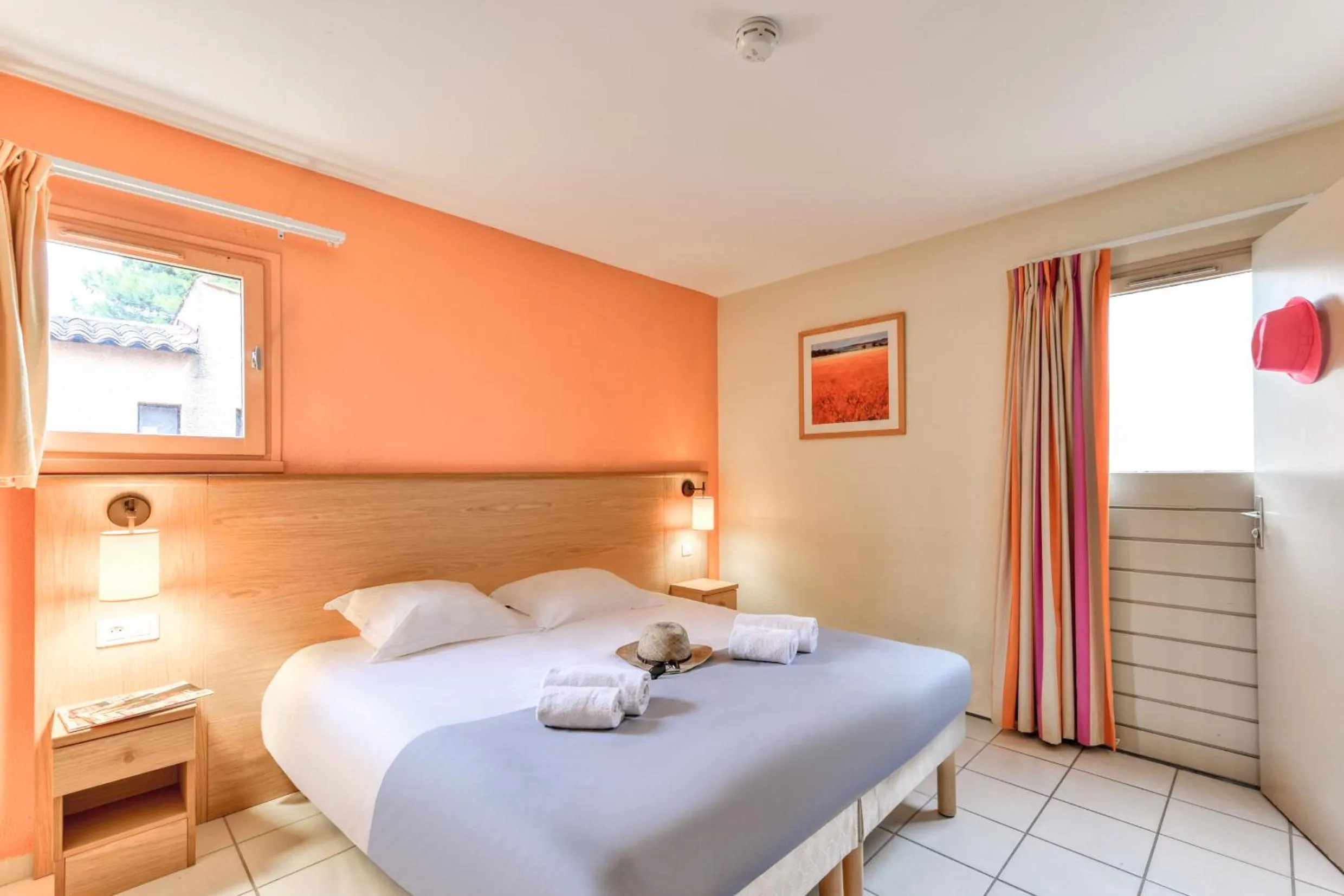 Bedroom, Bed in SOWELL HÔTELS Les Jardins du Cap