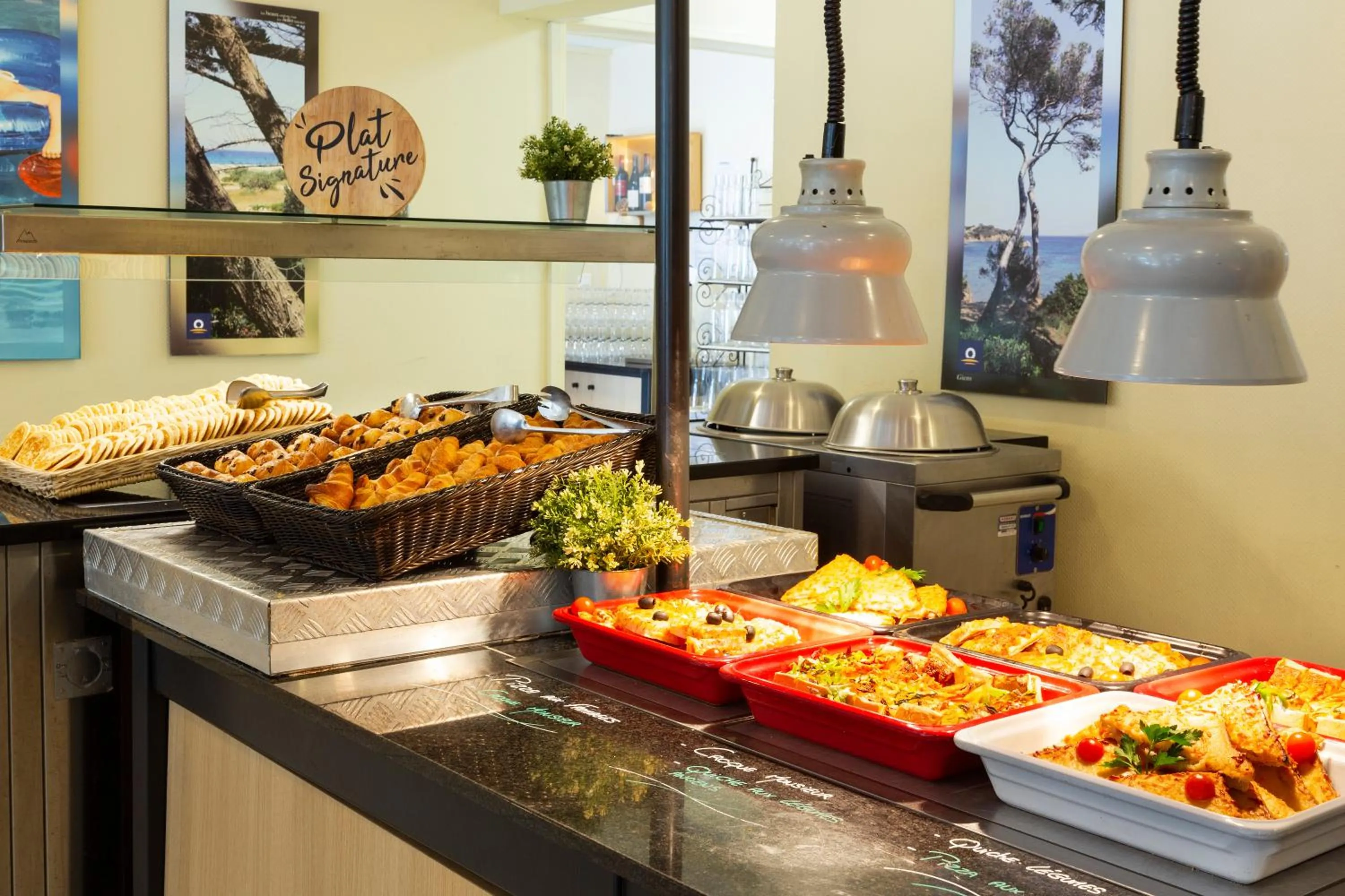 Restaurant/places to eat in SOWELL HÔTELS Les Jardins du Cap