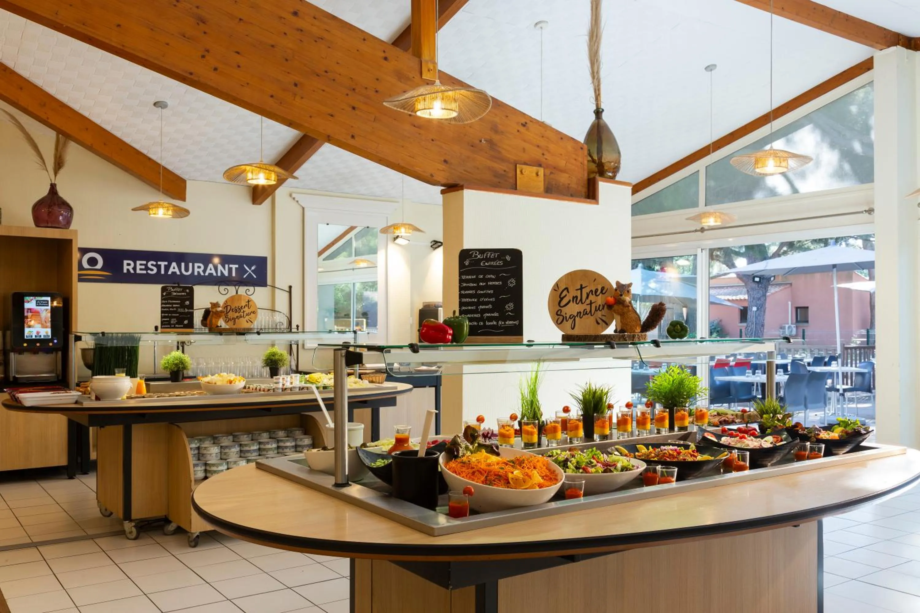 Restaurant/places to eat in SOWELL HÔTELS Les Jardins du Cap