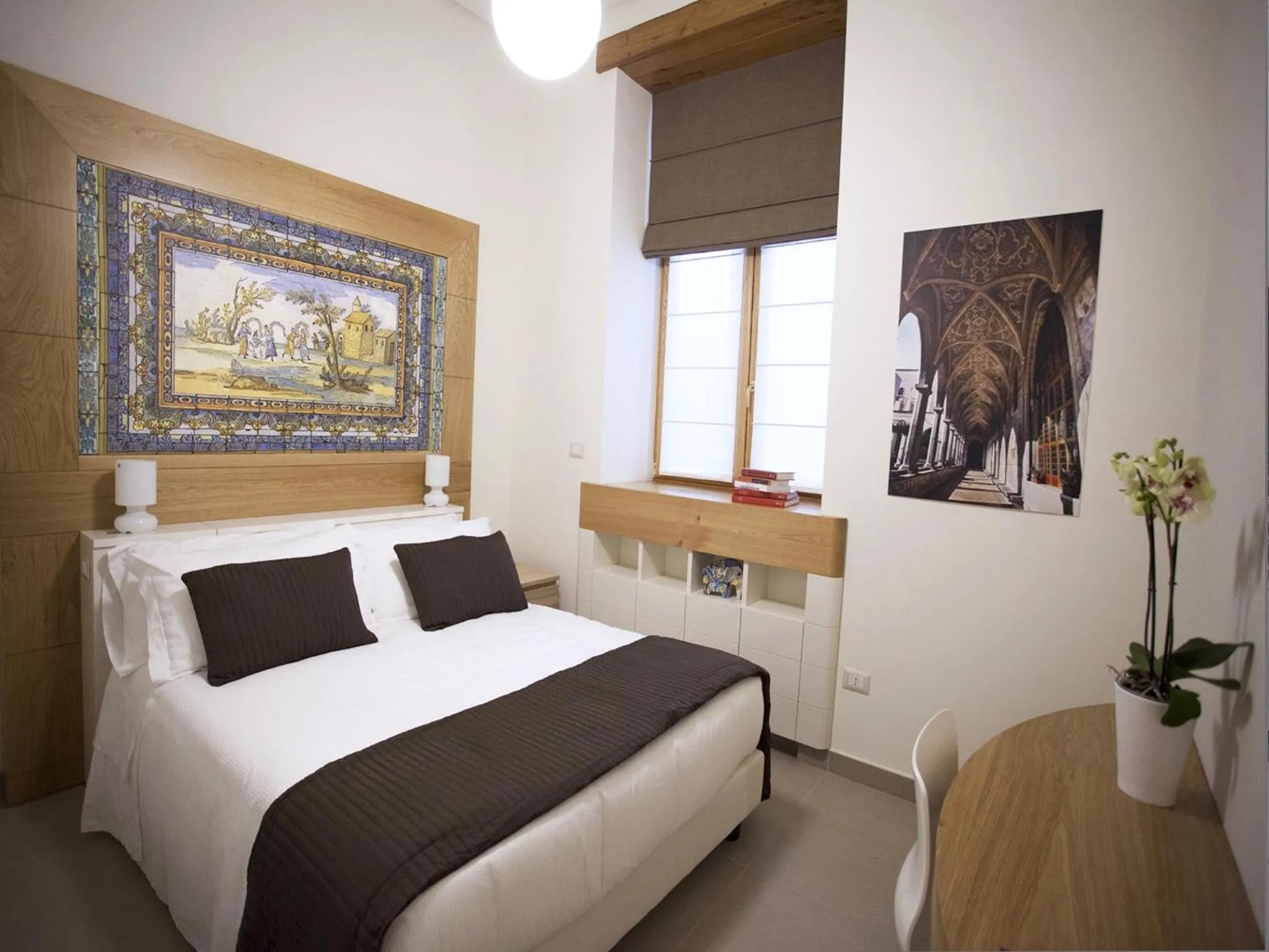 Photo of the whole room, Bed in Napolart