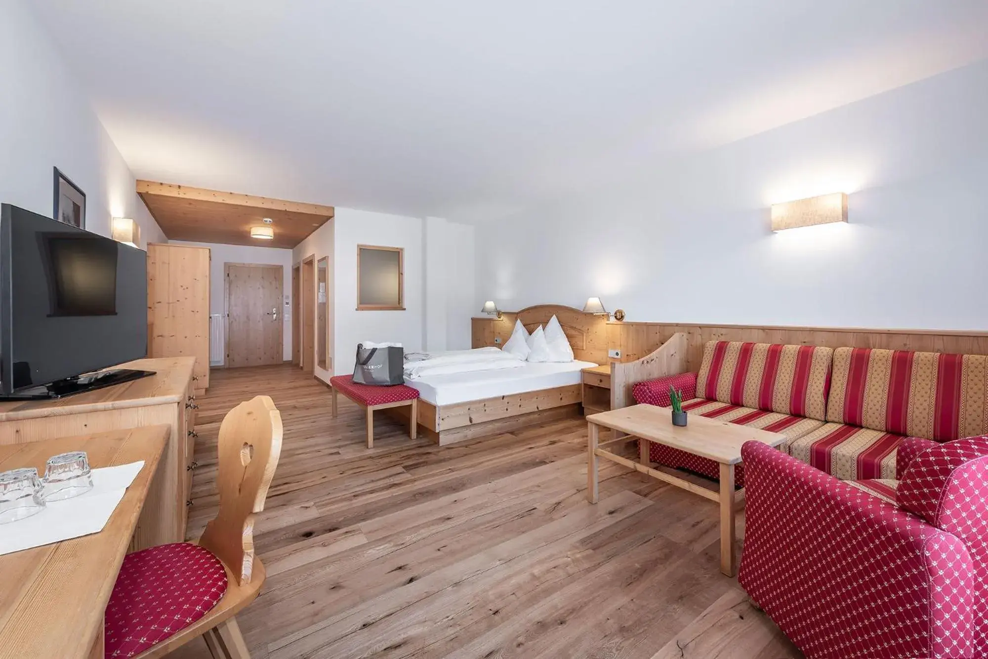 Large Double Room with Balcony in Hotel Torgglerhof Large Double Room with Balcony in Hotel Torgglerhof