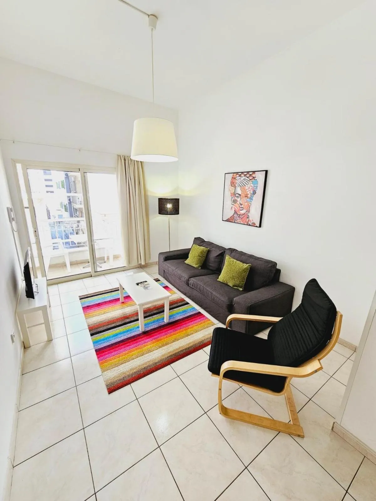 Living room, Bed in Stephanie City Apartments