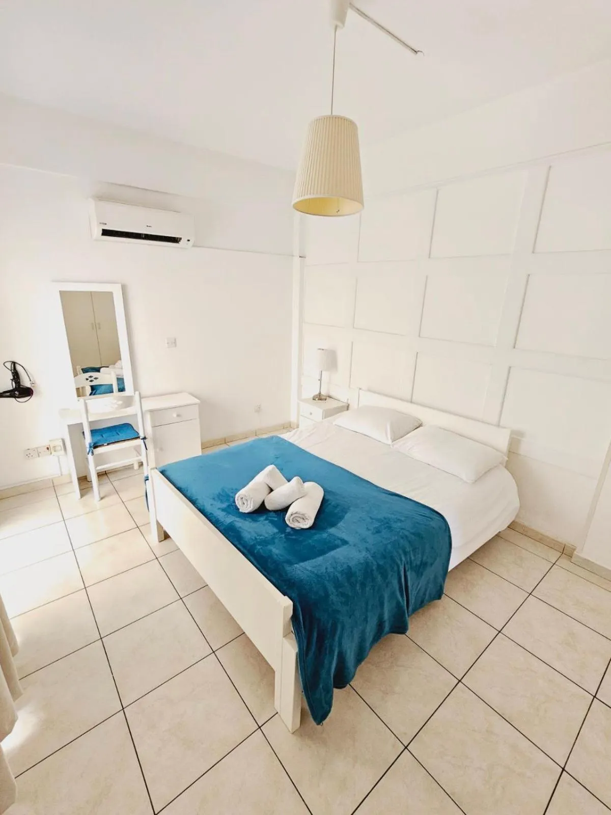 Bedroom, Bed in Stephanie City Apartments