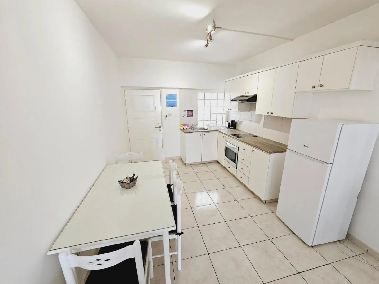 Kitchen or kitchenette in Stephanie City Apartments