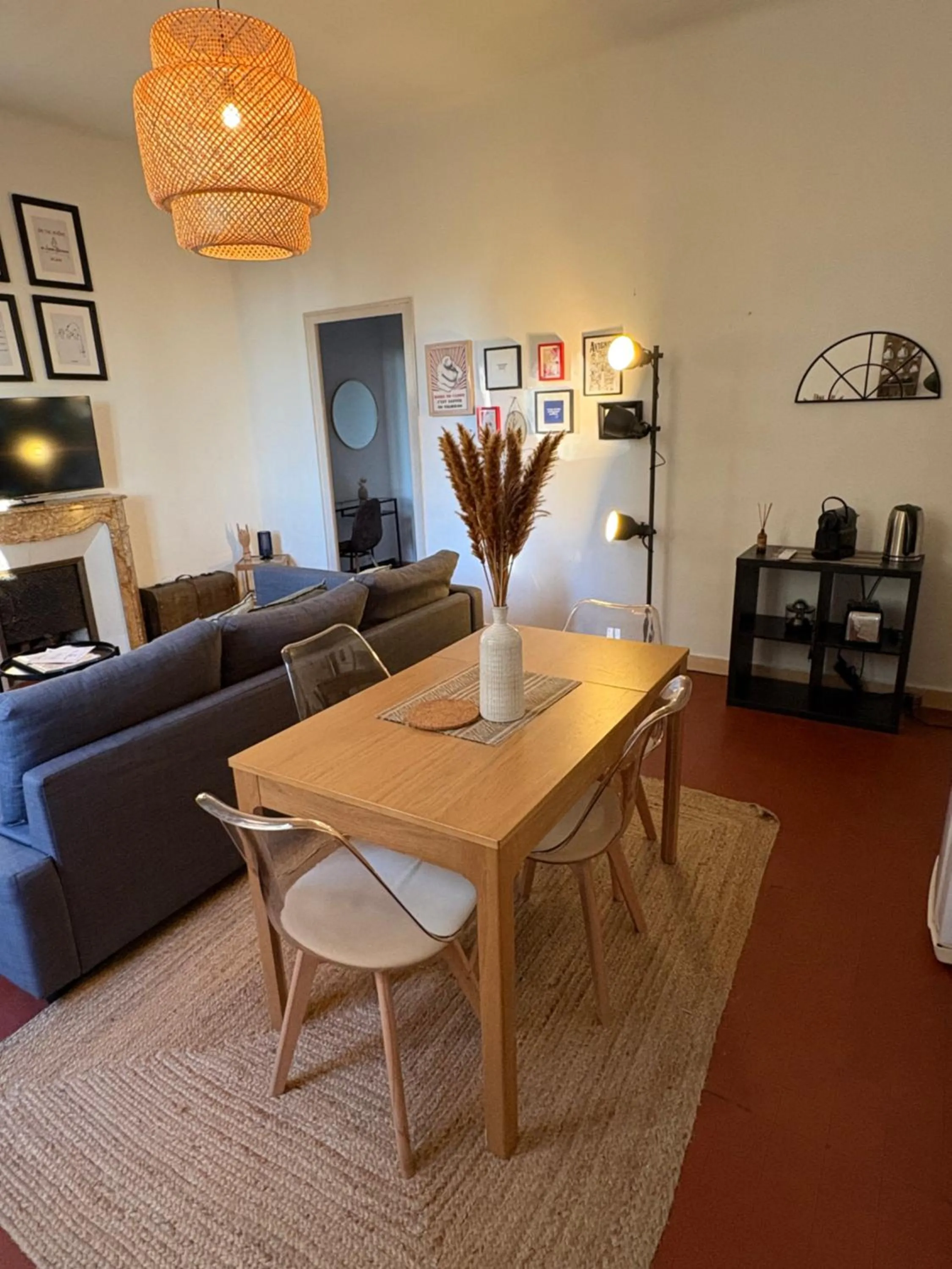 Dining area in Mas de L'isle