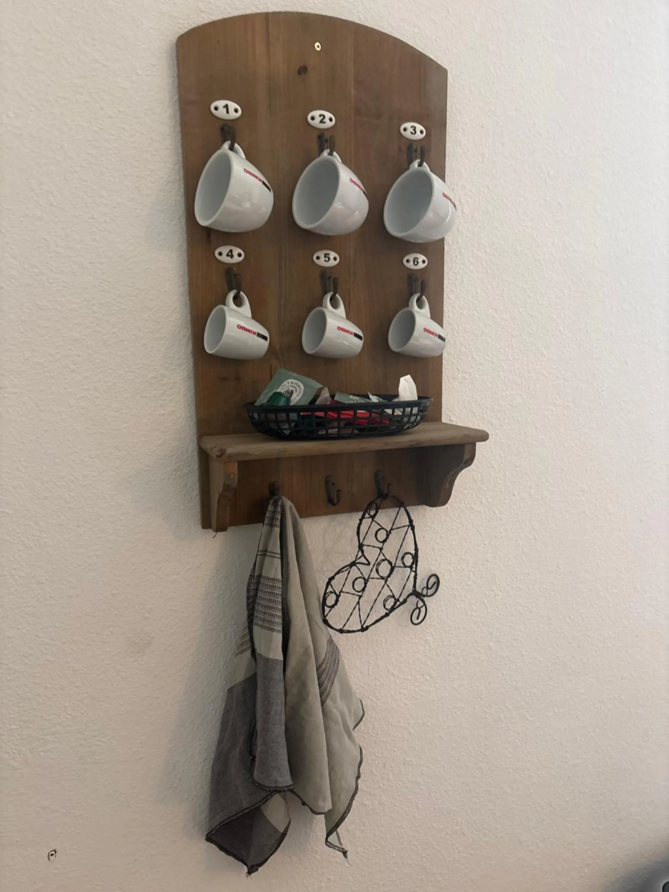 Decorative detail in Mas de L'isle