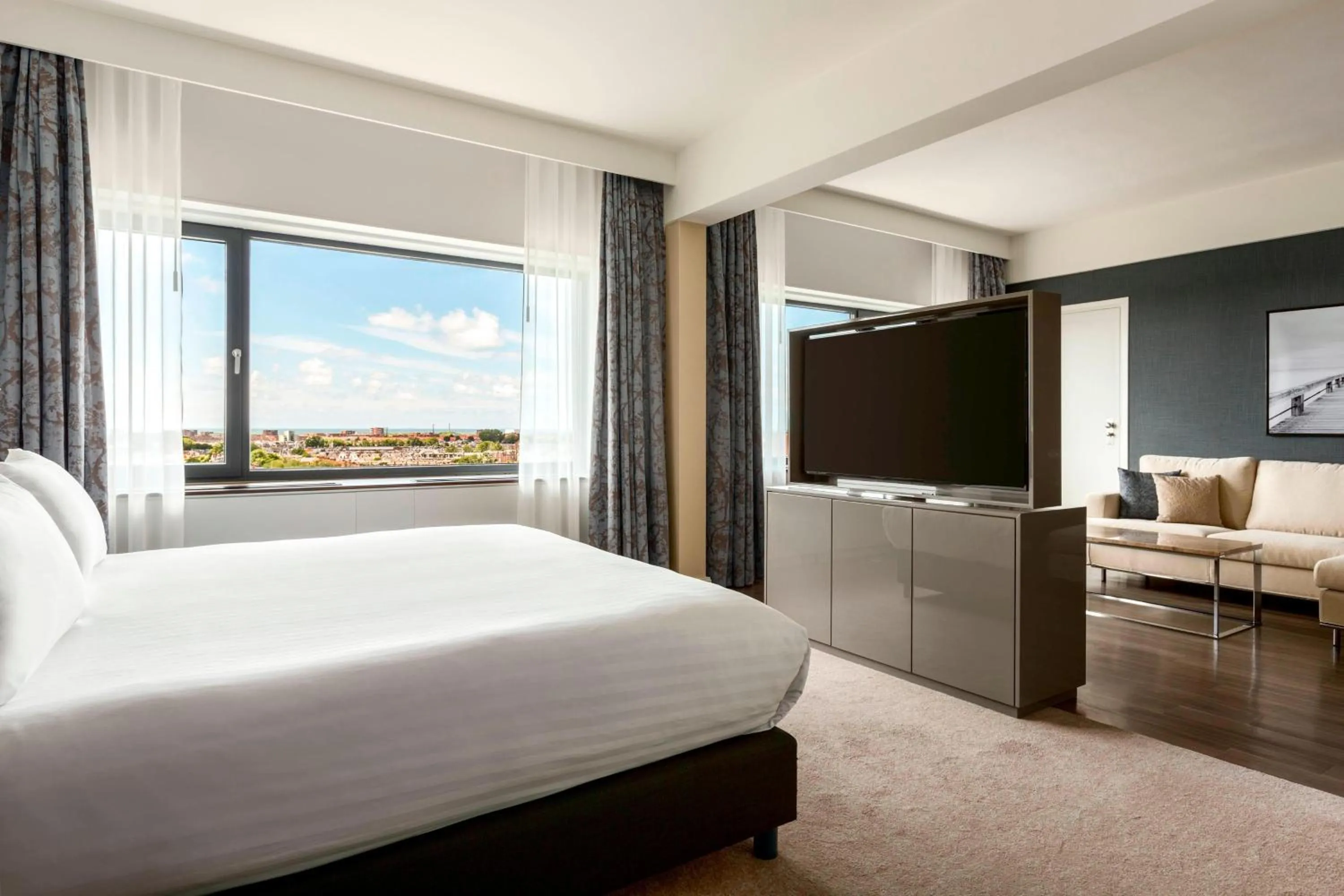 Bedroom, Bed in Marriott Hotel The Hague