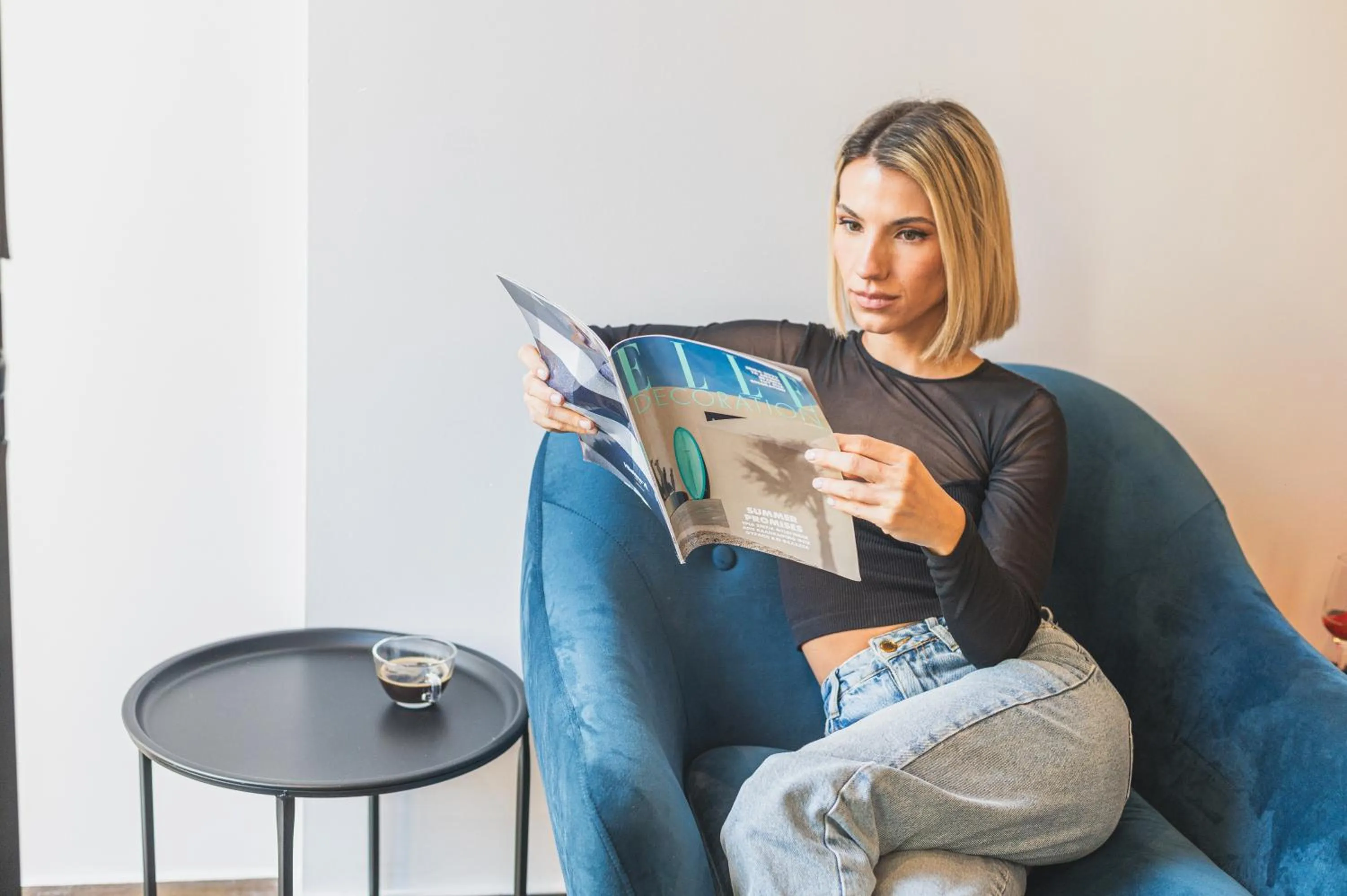 Seating area in Downtown Suites by Athens Tower