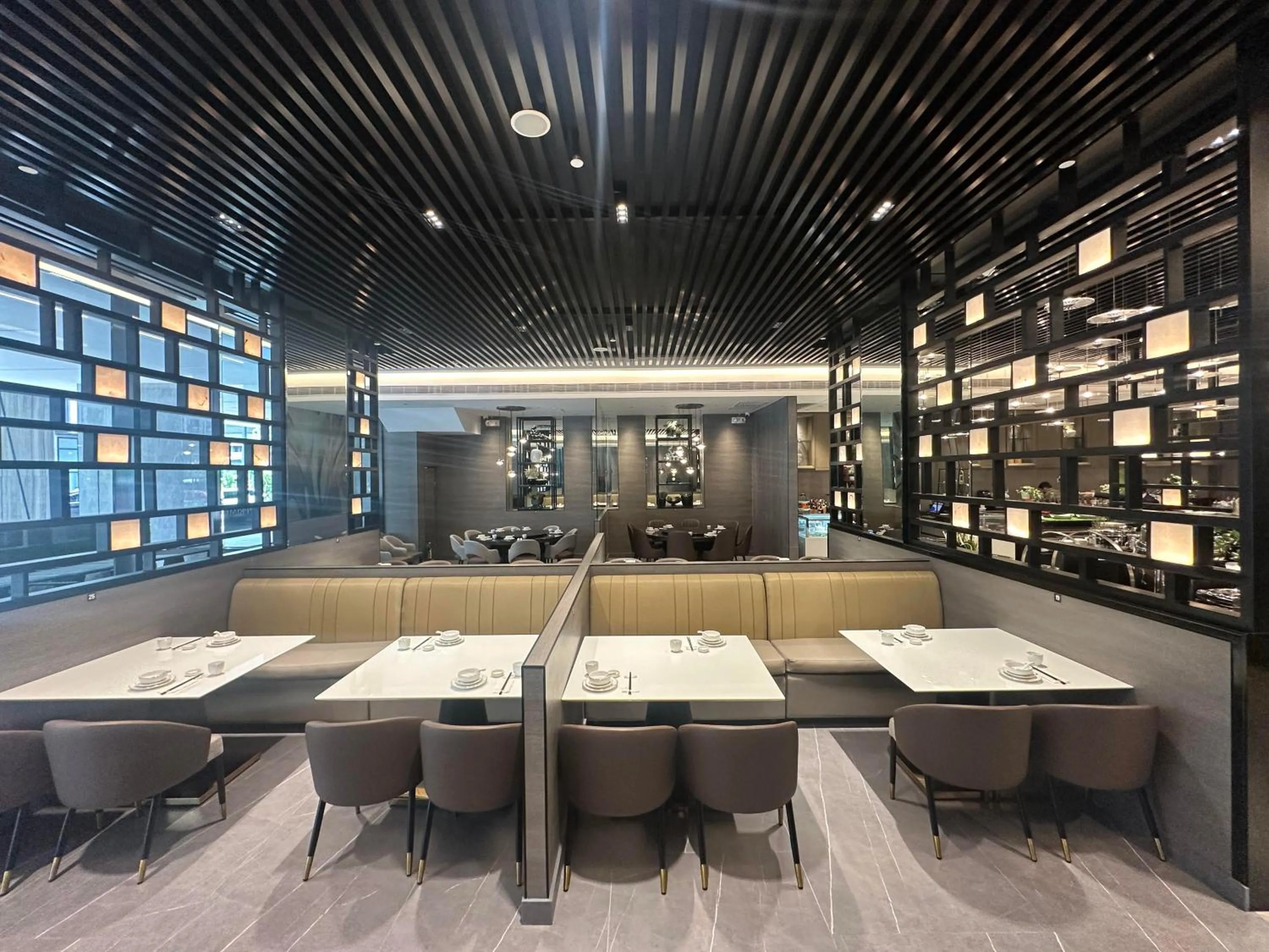 Restaurant/places to eat in Bayprime Hotel