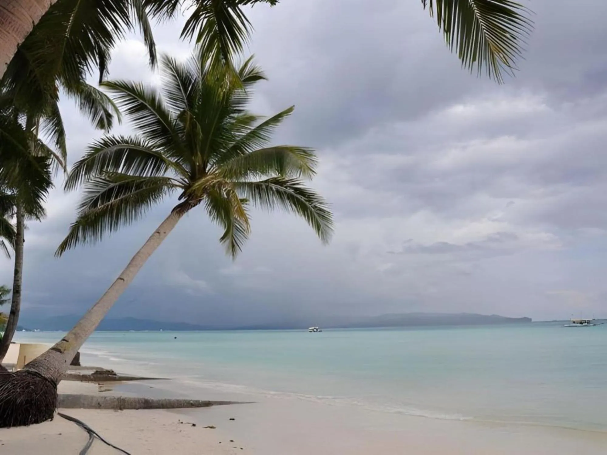 Beach in RedDoorz at Sir G Hotel D'Mall Boracay