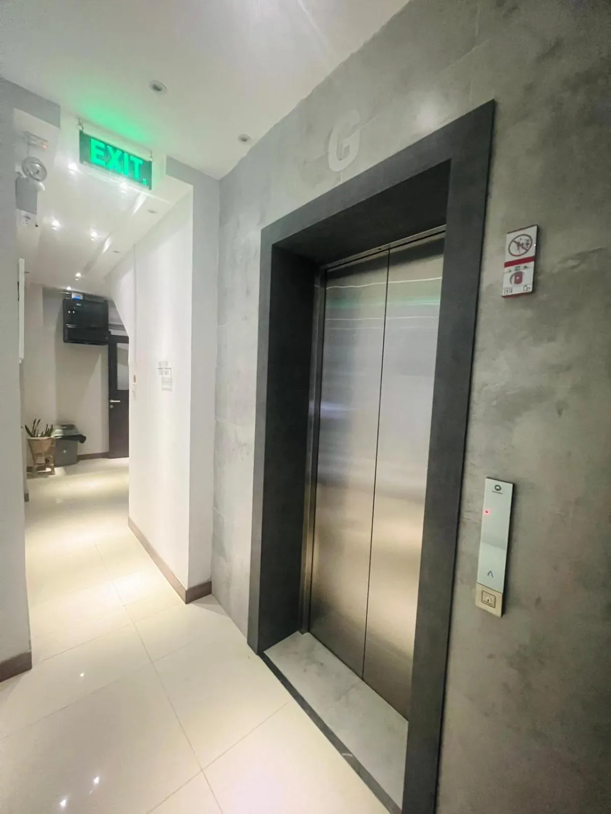 oxy suites G-03 at Shop House Meisterstadt Pollux Habibie