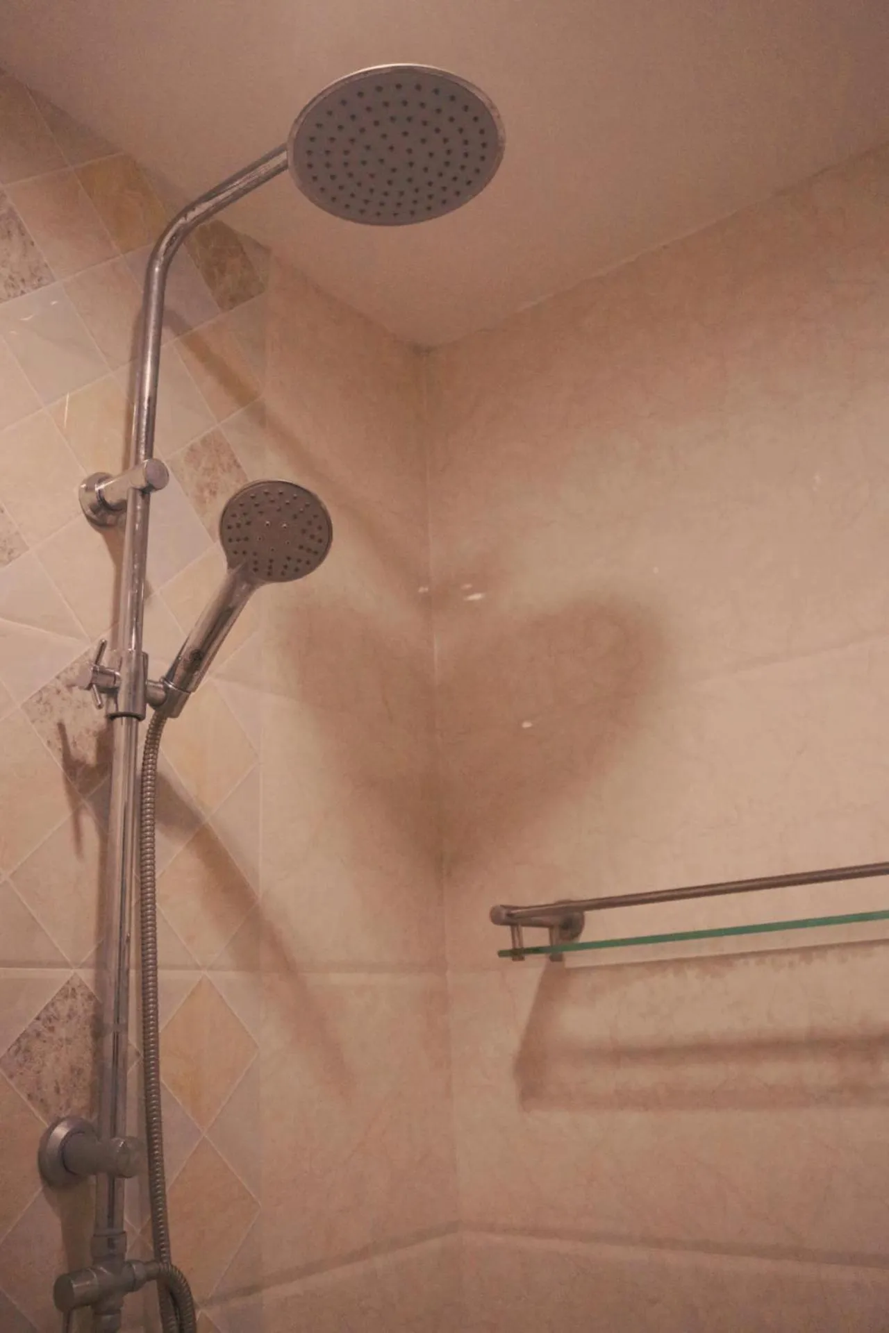 Shower in Vang Vieng Consiana Hotel