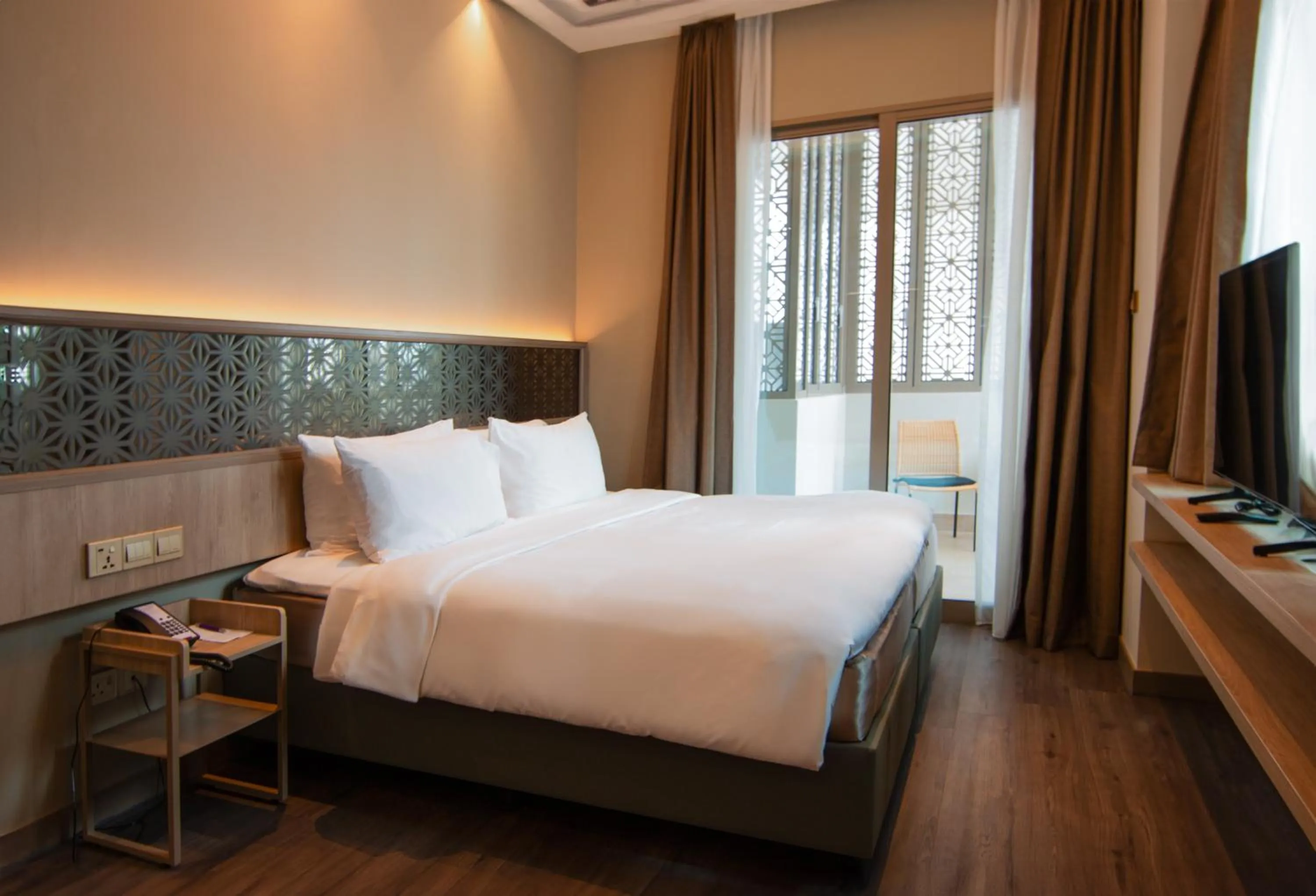 Bedroom, Bed in Aqueen Prestige Hotel Jalan Besar
