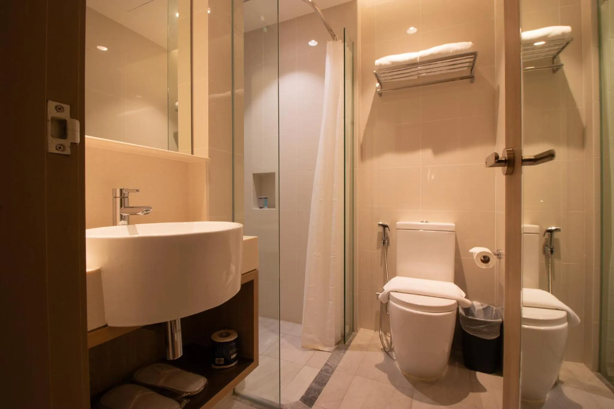 Bathroom in Aqueen Prestige Hotel Jalan Besar