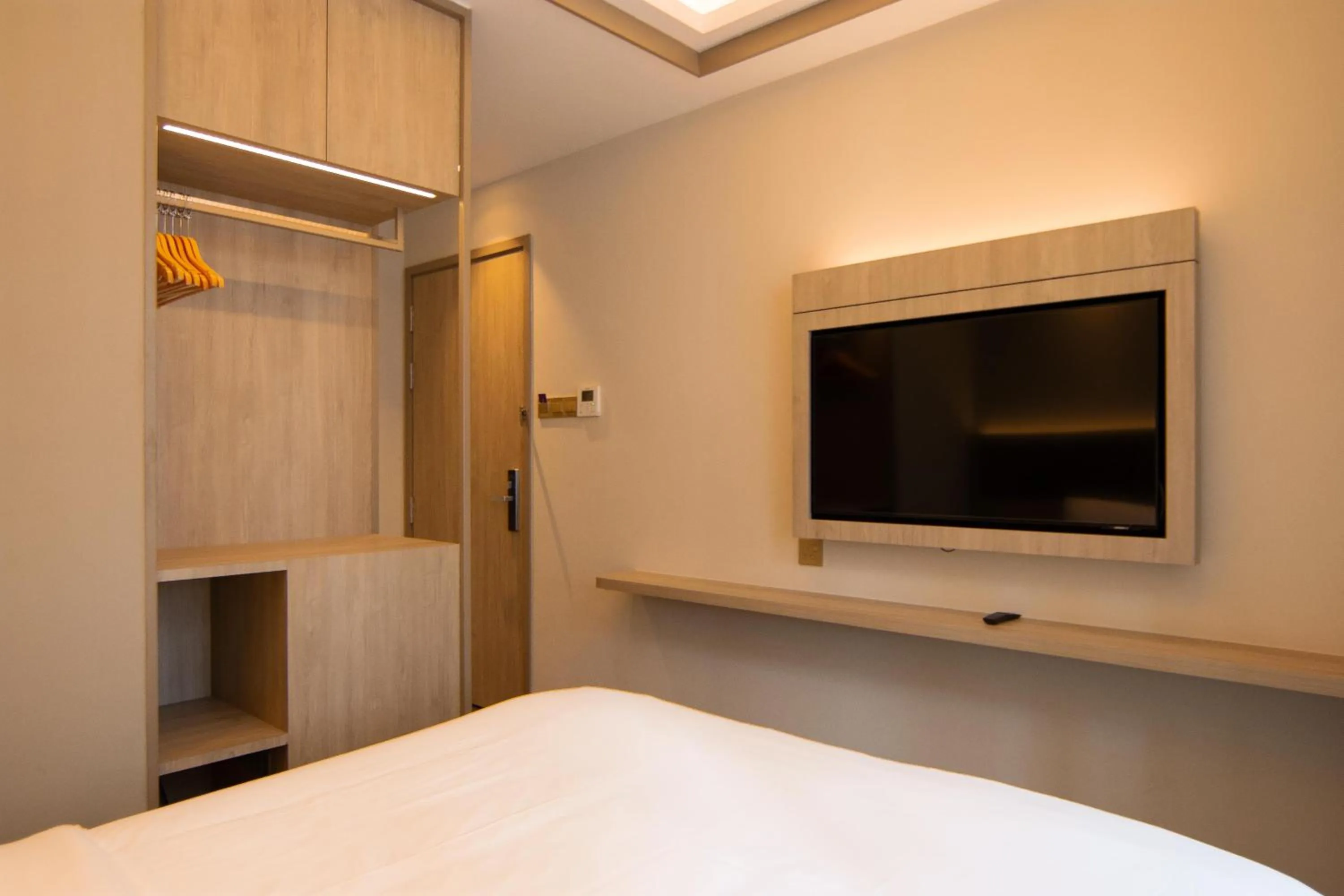 Bedroom, Bed in Aqueen Prestige Hotel Jalan Besar