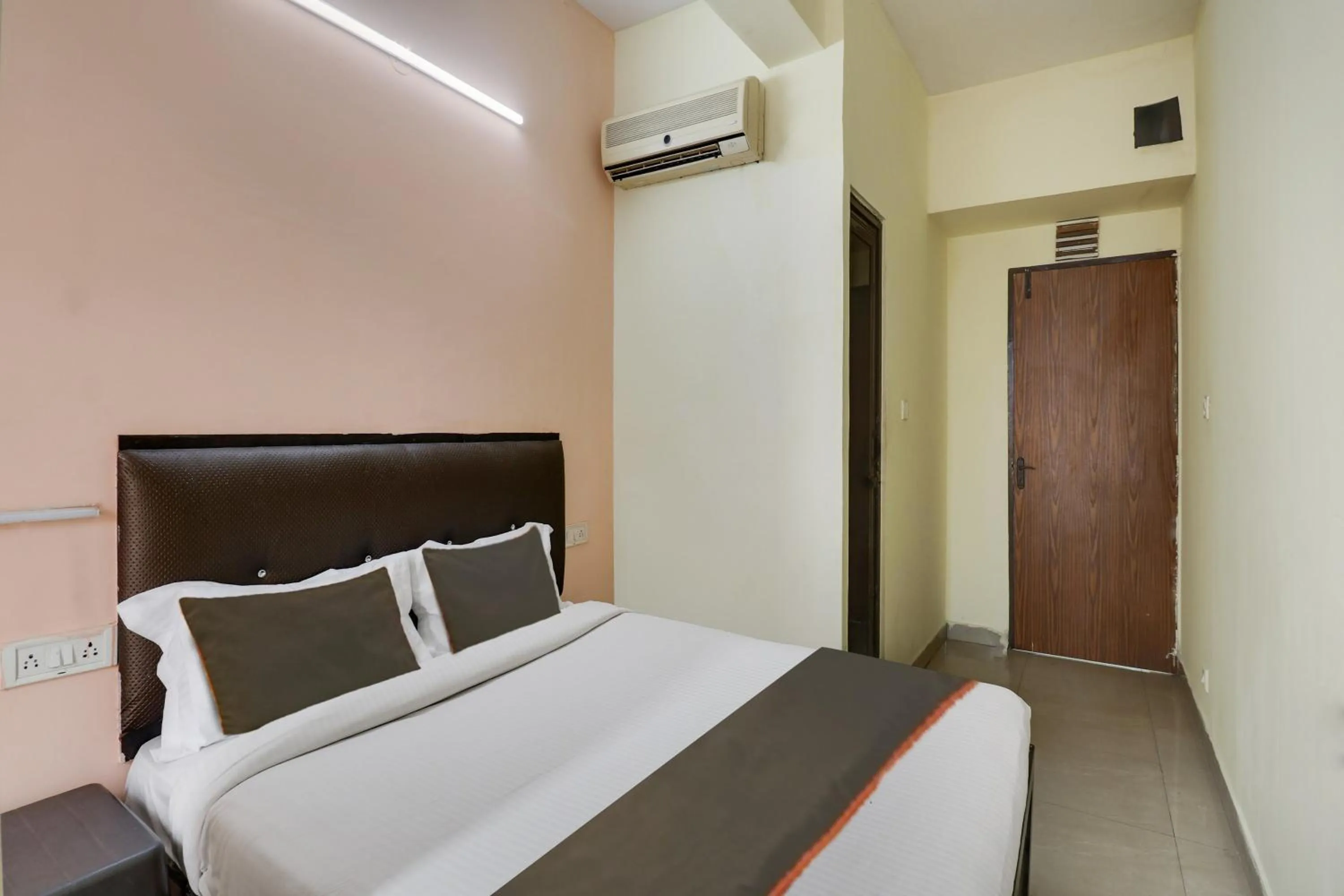 Bedroom, Bed in Hotel O Royal Galaxy