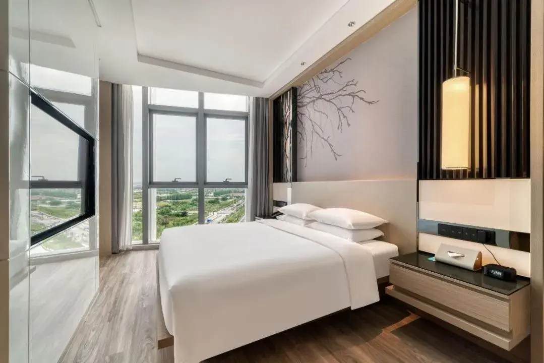 Superior King Room with City View in Courtyard by Marriott Hangzhou Xihu Superior King Room with City View in Courtyard by Marriott Hangzhou Xihu