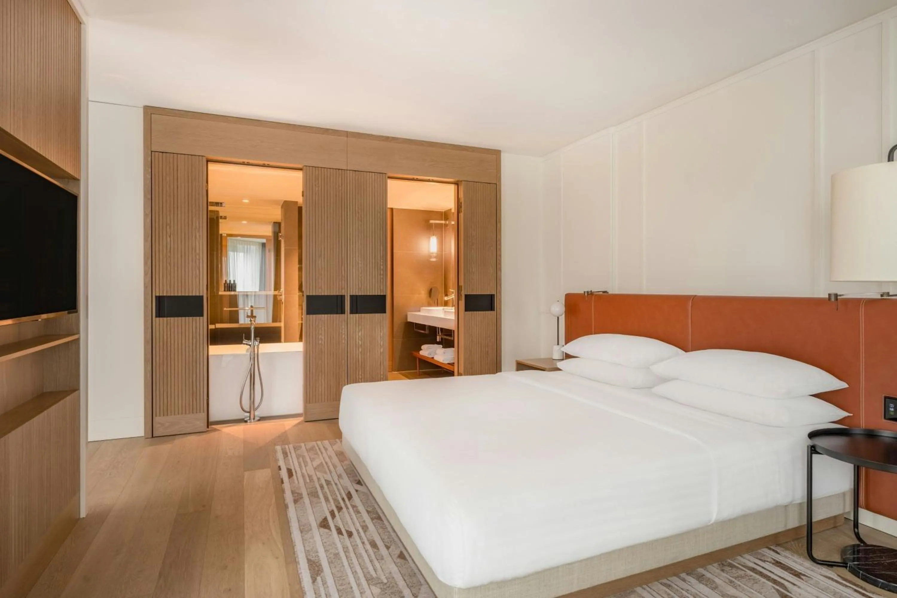 Bed in Munich Marriott Hotel City West