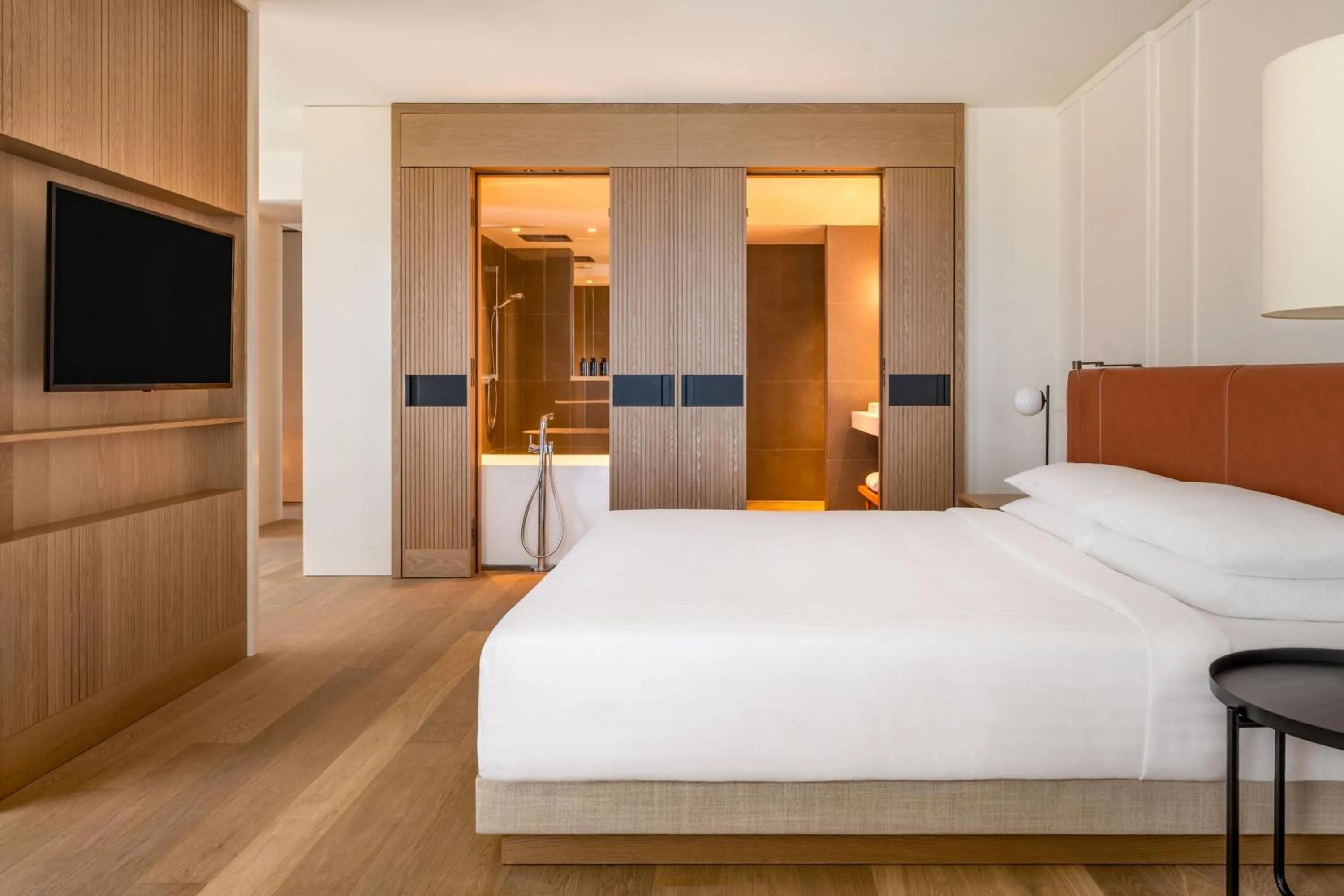 Bed in Munich Marriott Hotel City West