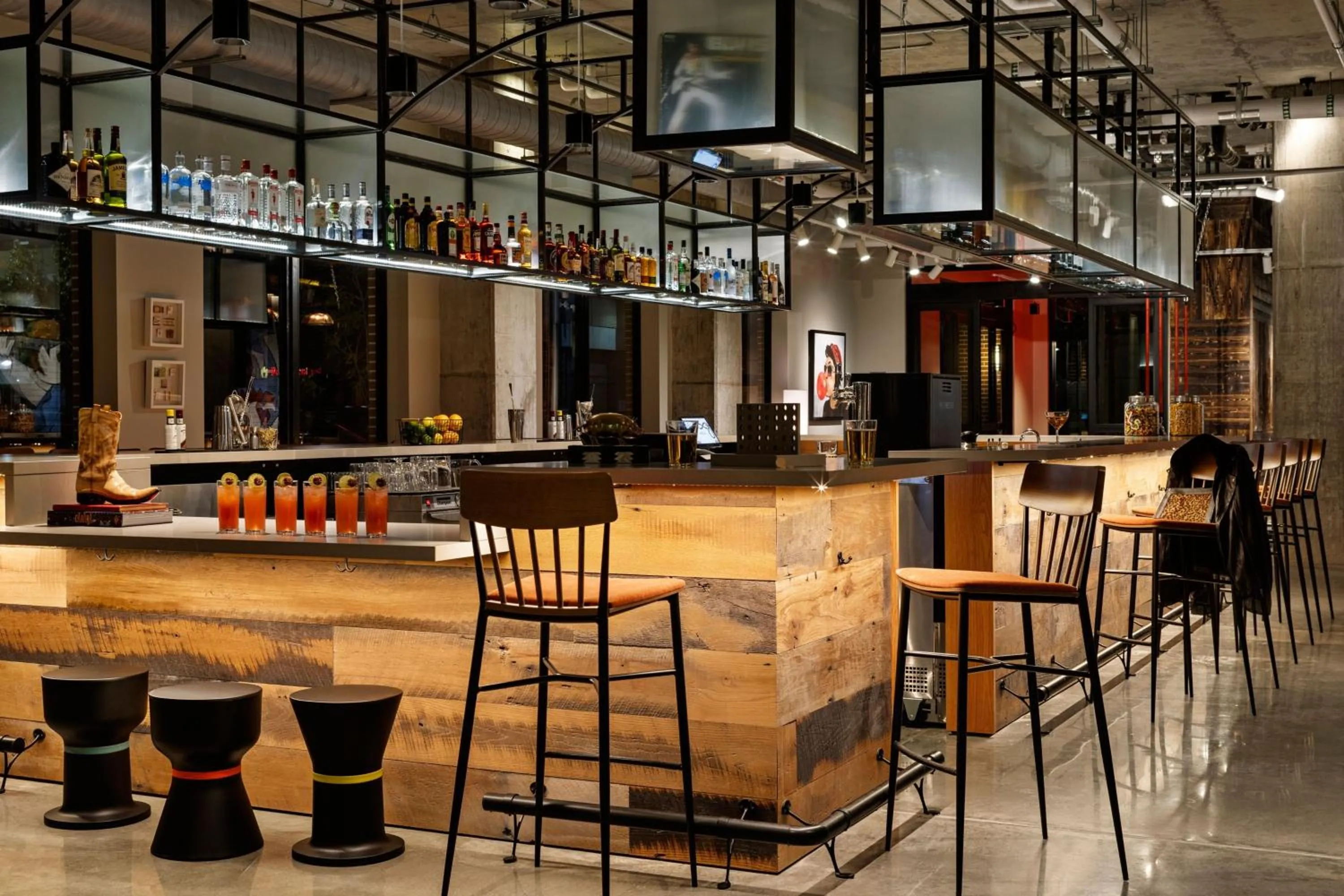 Lounge or bar in Moxy Omaha Downtown