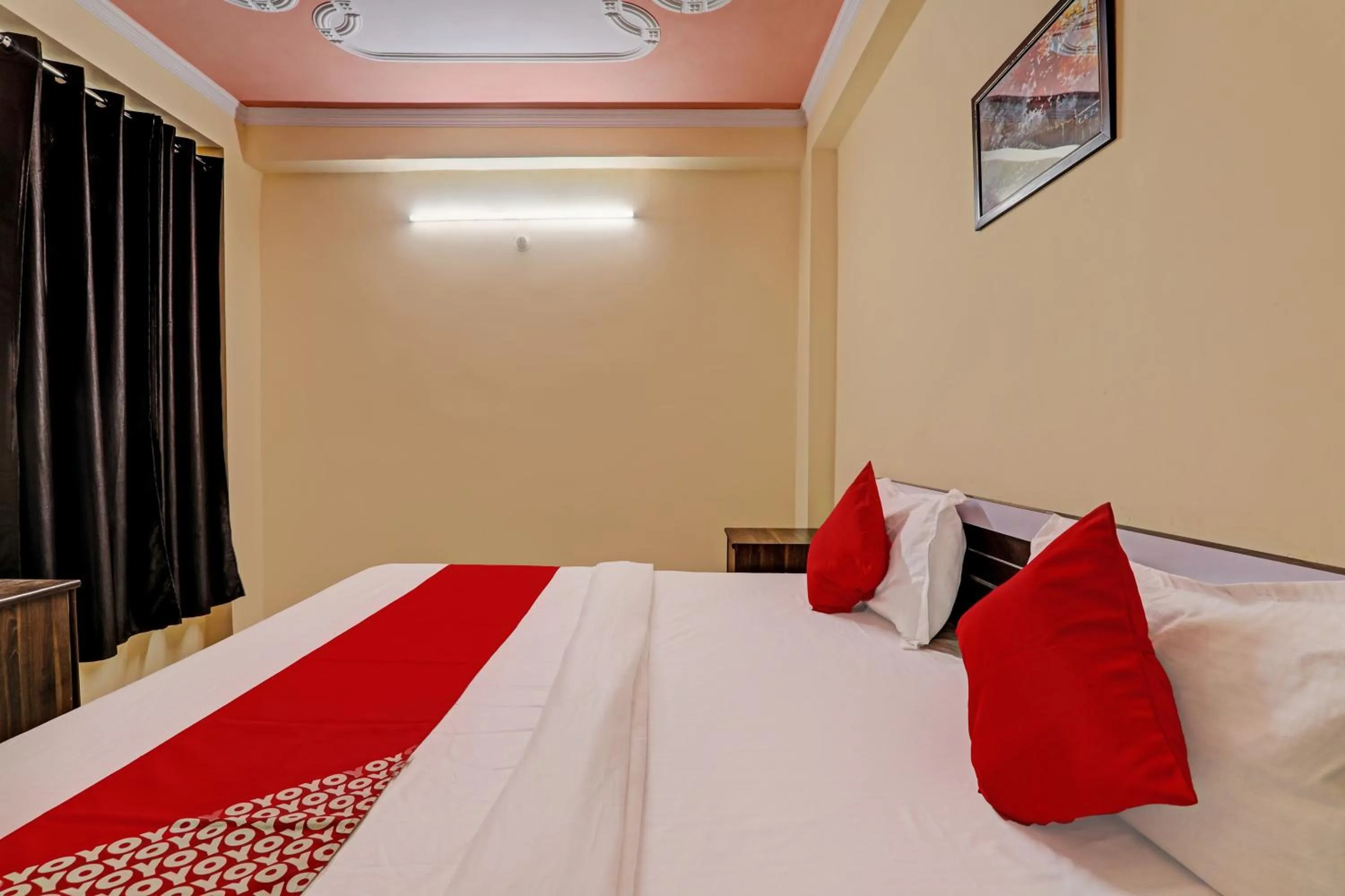 Bedroom in Hotel O Fort INN