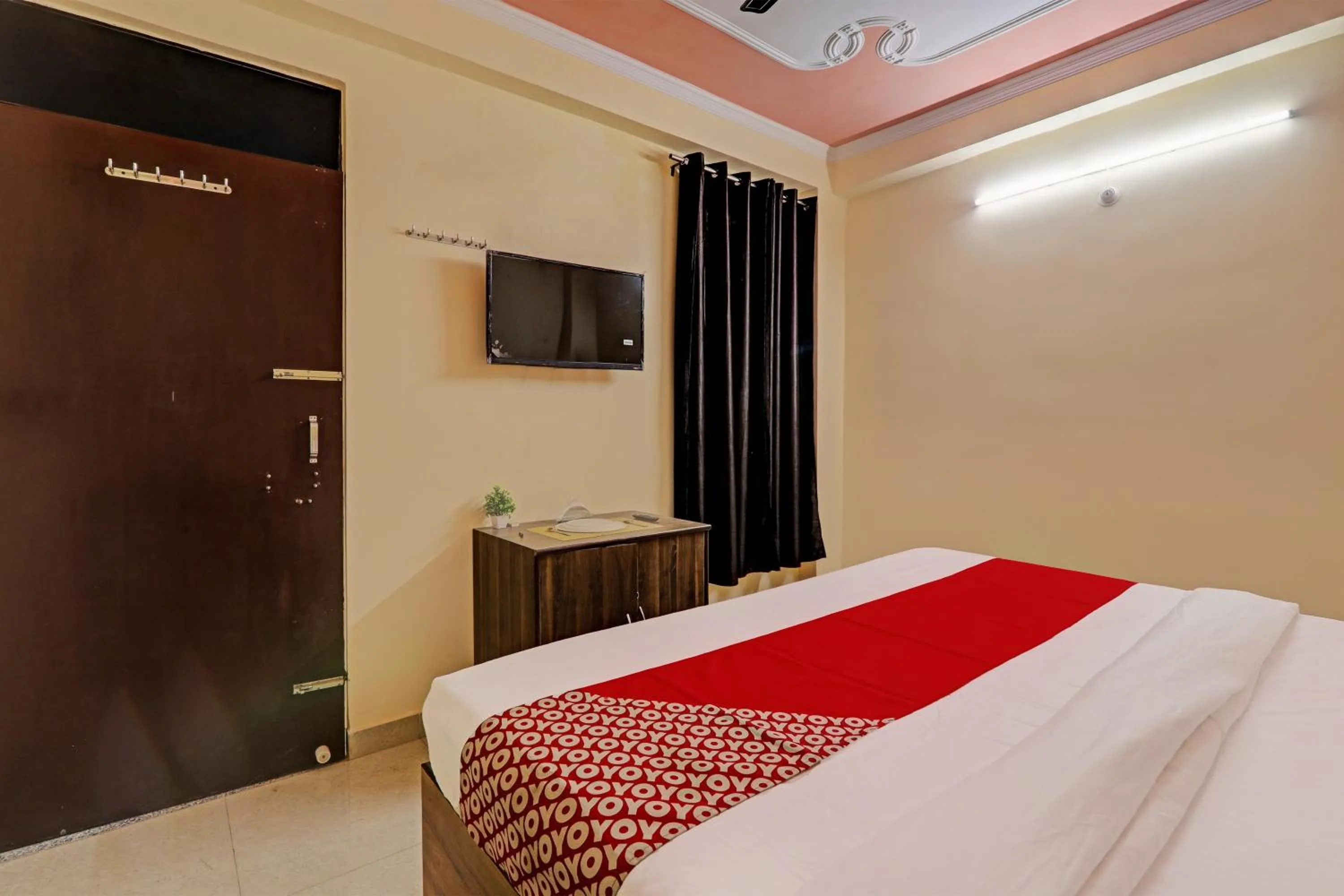 Bedroom in Hotel O Fort INN