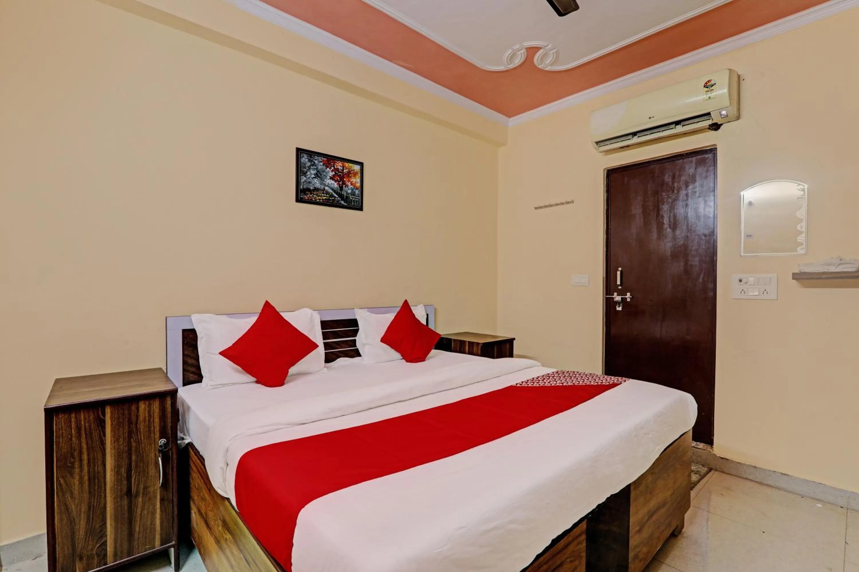 Bedroom in Hotel O Fort INN