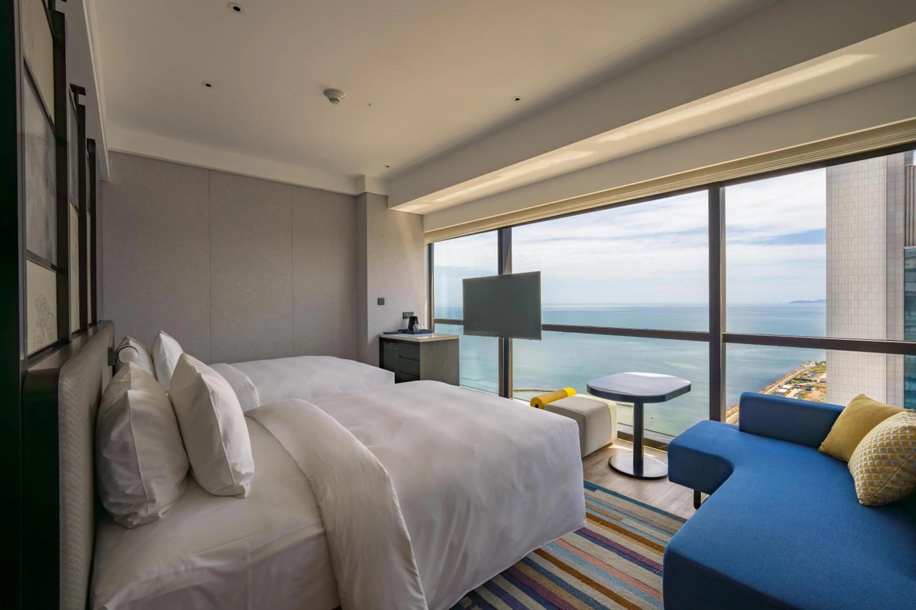 Bedroom, Bed in Aloft Yantai