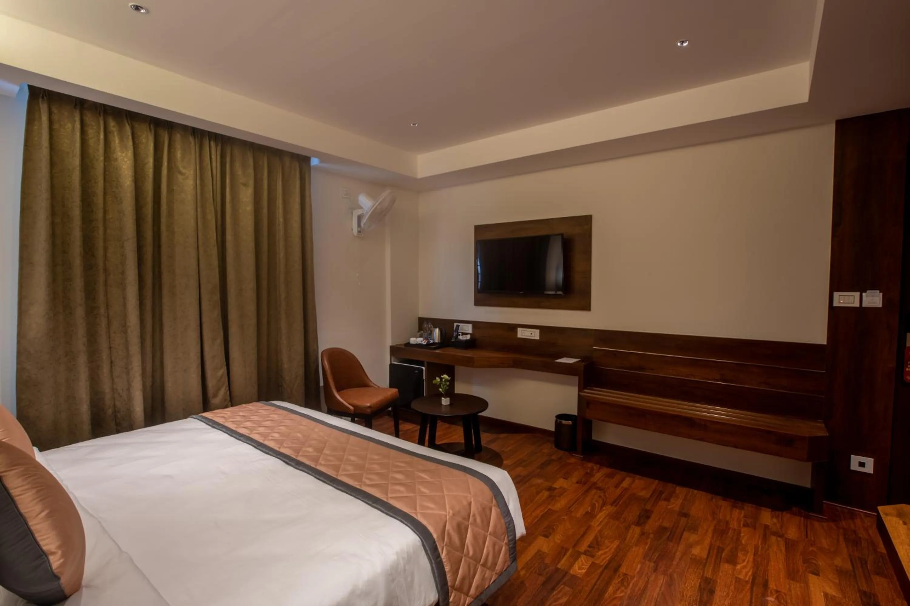 Bedroom, Bed in Golden Fortune Inn Hotel