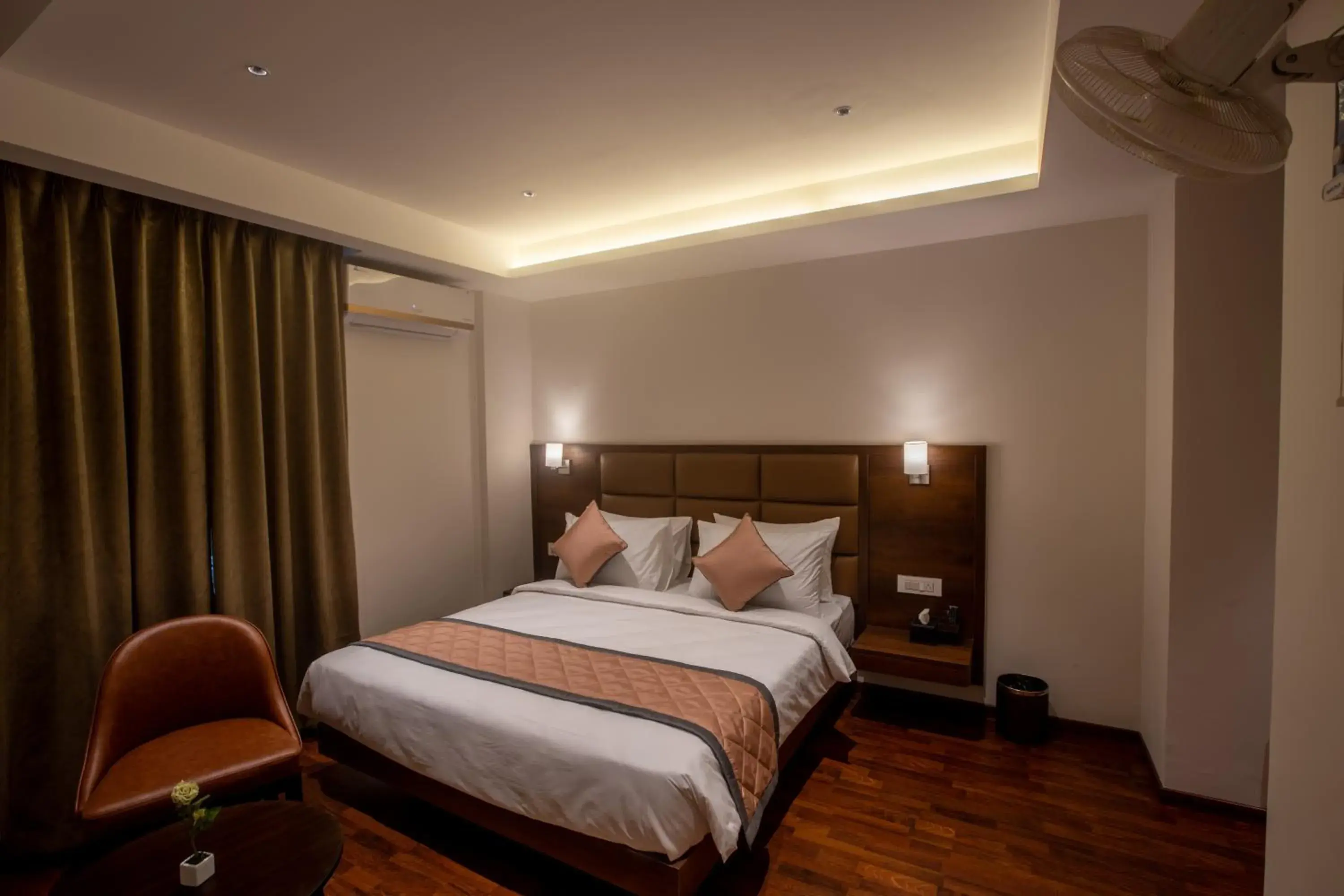 Standard King Room - single occupancy in Golden Fortune Inn Hotel Standard King Room - single occupancy in Golden Fortune Inn Hotel