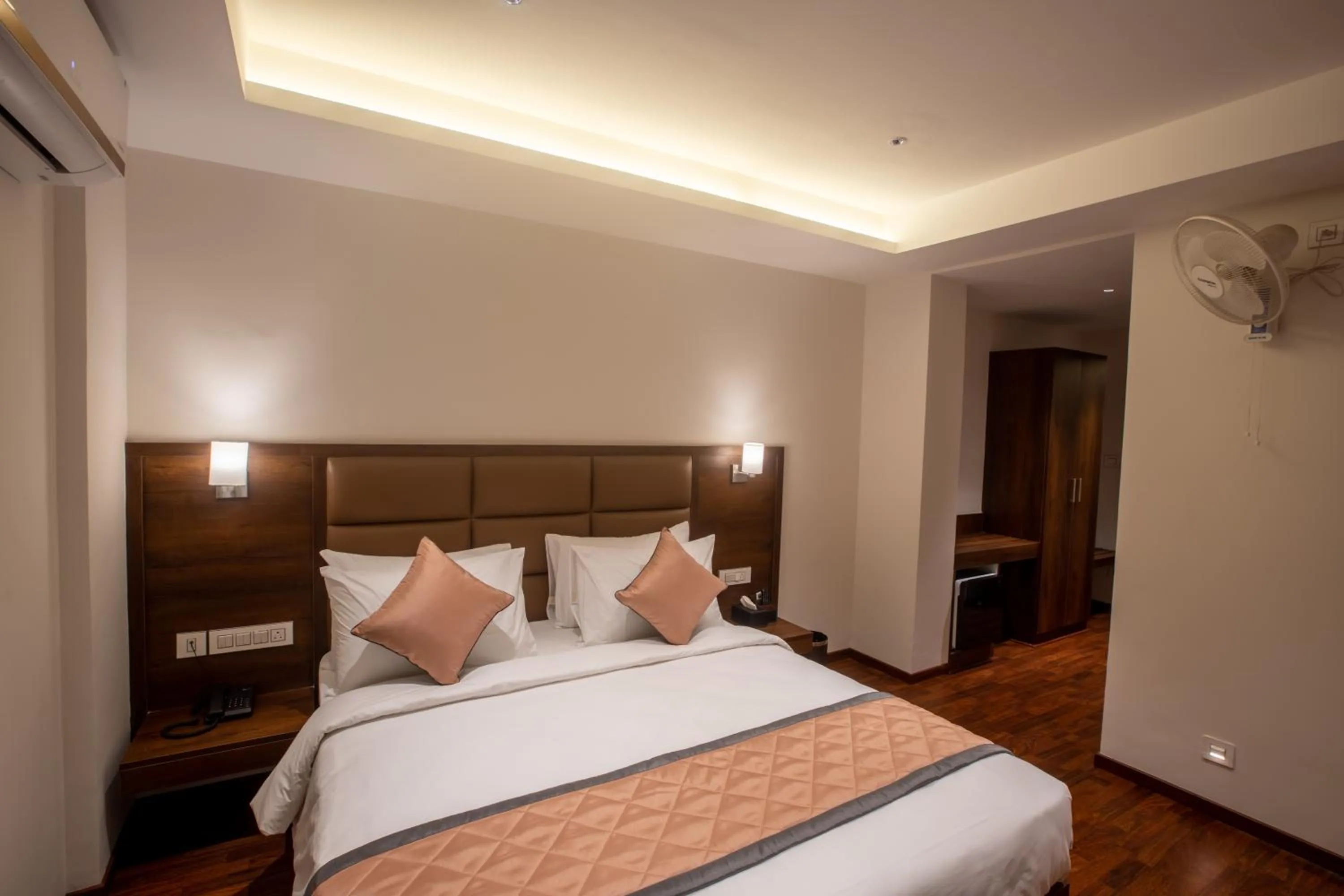 Bed in Golden Fortune Inn Hotel