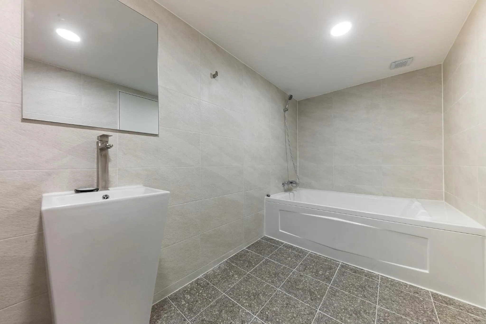 Shower in Eumseong Hotel Luem