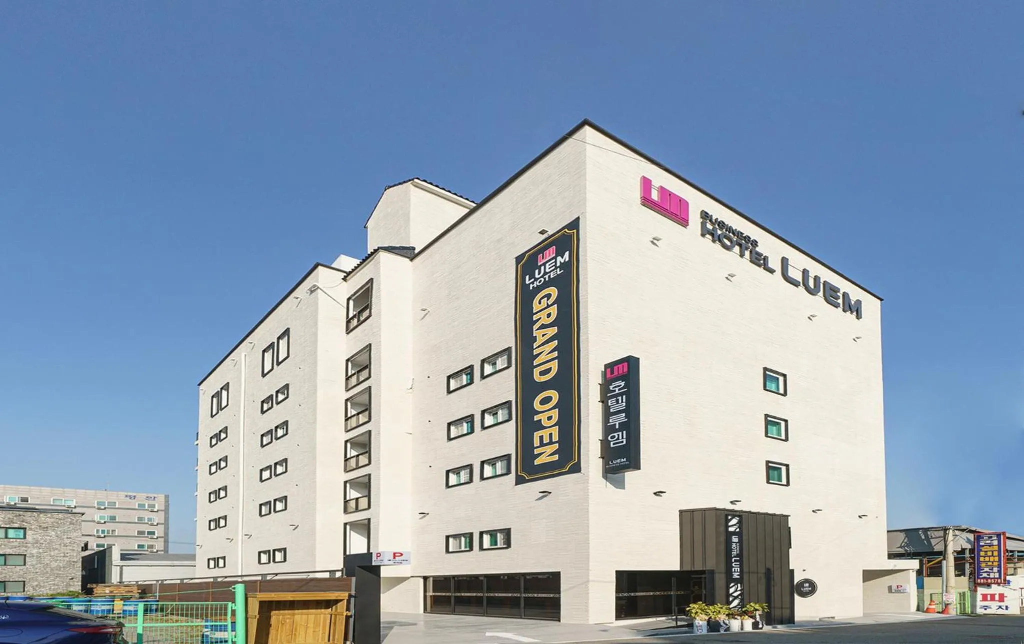 Property building in Eumseong Hotel Luem
