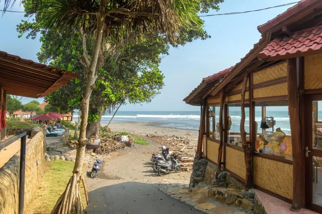 Day in TwoSpaces Living at Balian Green Lagoon