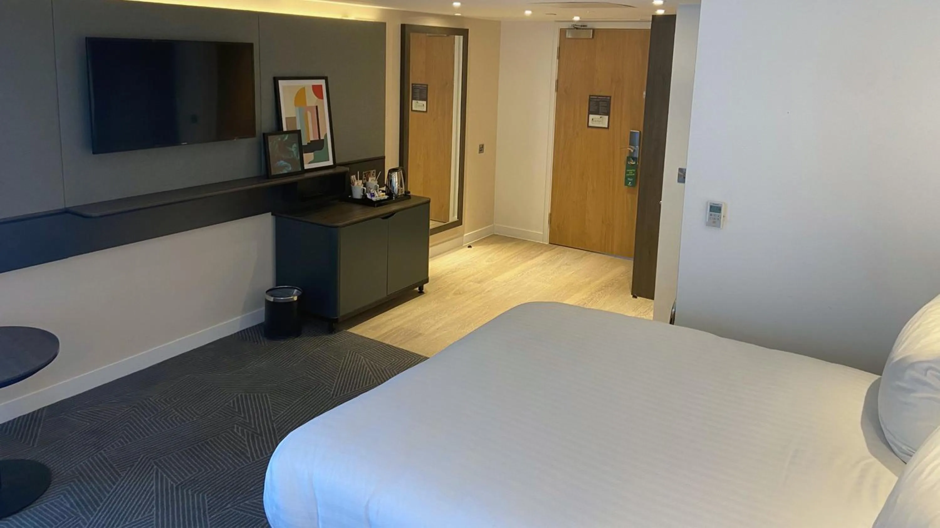 Photo of the whole room, Bed in Holiday Inn Lincoln by IHG